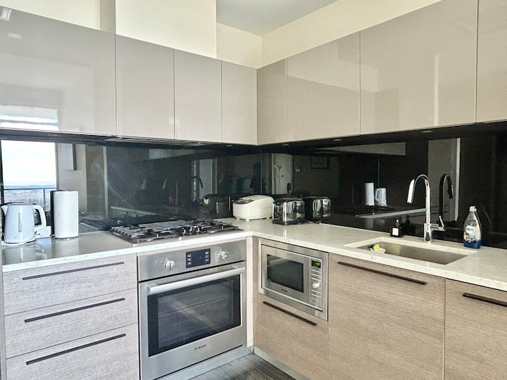 Maple Creek Apartments 2b+2b Skytrain - Burnaby