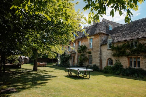 The Rectory | Stunning 9 Bedroom Cotswold Mansion