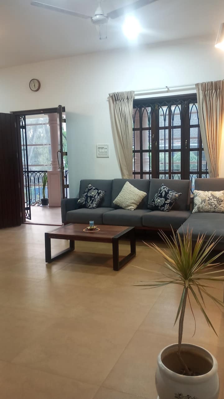 Living room 1 image 2