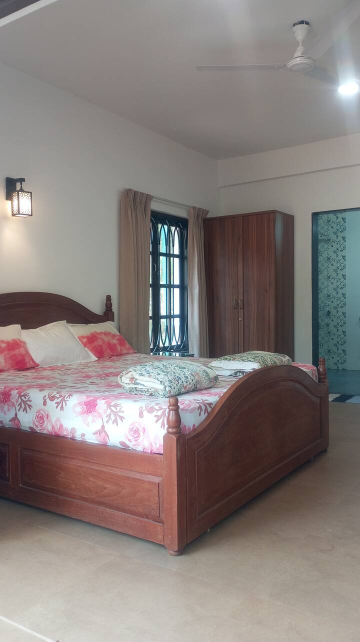 Bedroom 1 image 2