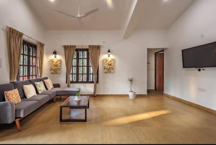 Living room 2 image 2