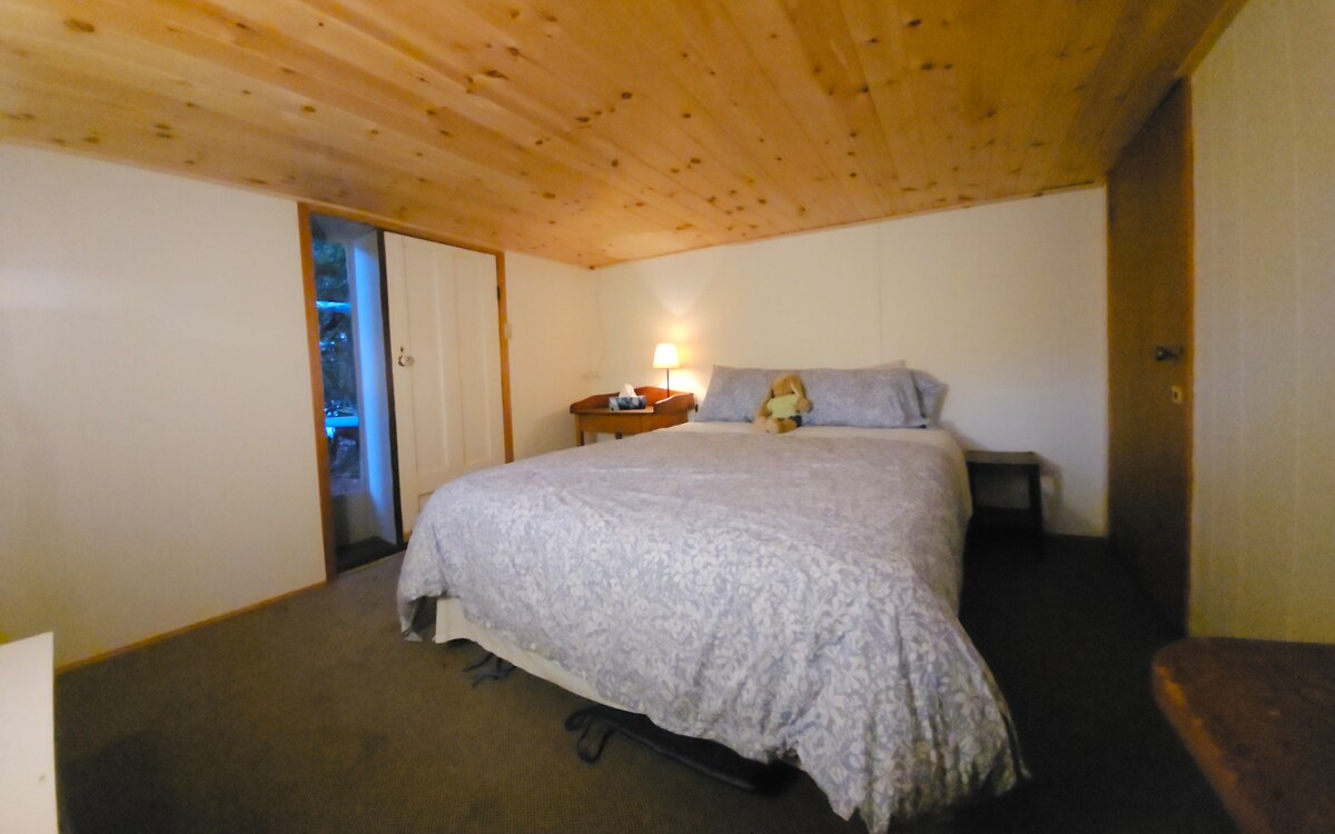 Un dormitorio acogedor y privado al que solo se puede acceder desde el exterior.