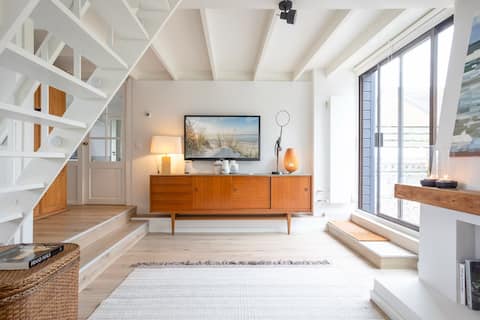 -The Artist- Artists' House