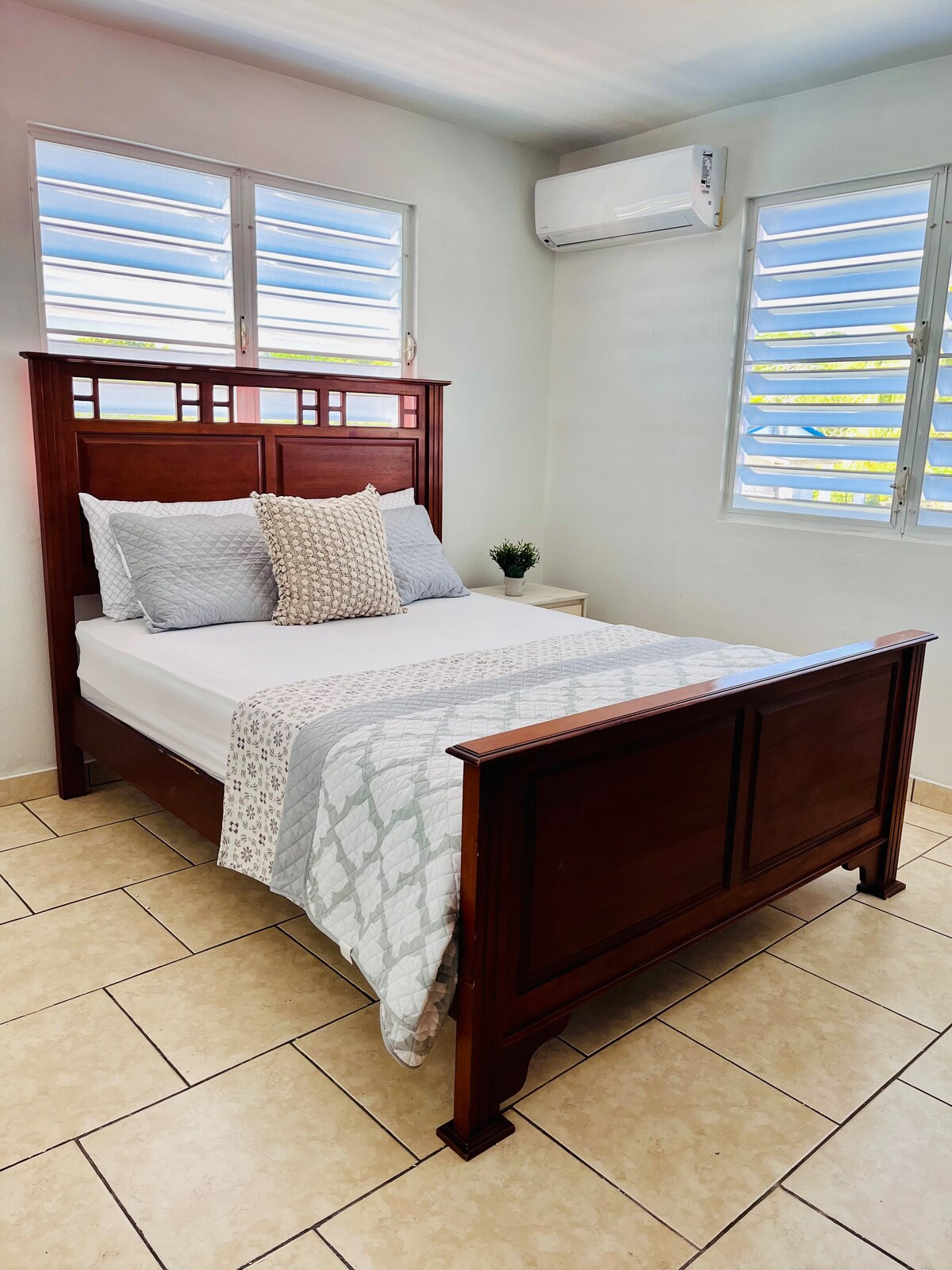 Hoofdkamer - slaapkamer 3 boven met eigen volledige badkamer. 