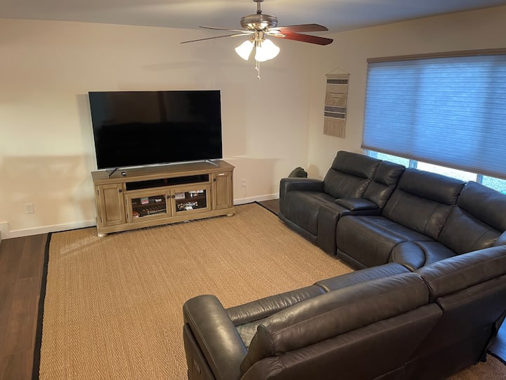 Updated 3 Bedroom Golf Course Home In Tempe - Chandler, AZ