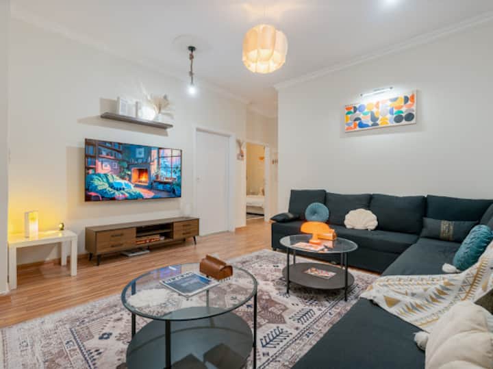 Cozy 2BR Flat Bauhaus ART (Self check in)