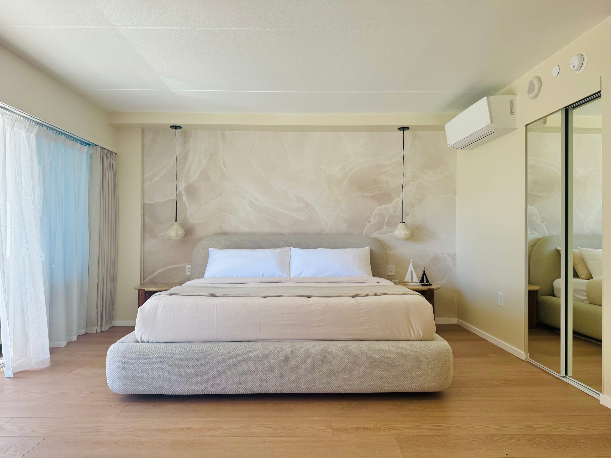 Condo in Honolulu · ★4.92 · 1 bedroom · 2 beds · 1 private bath - Image 19