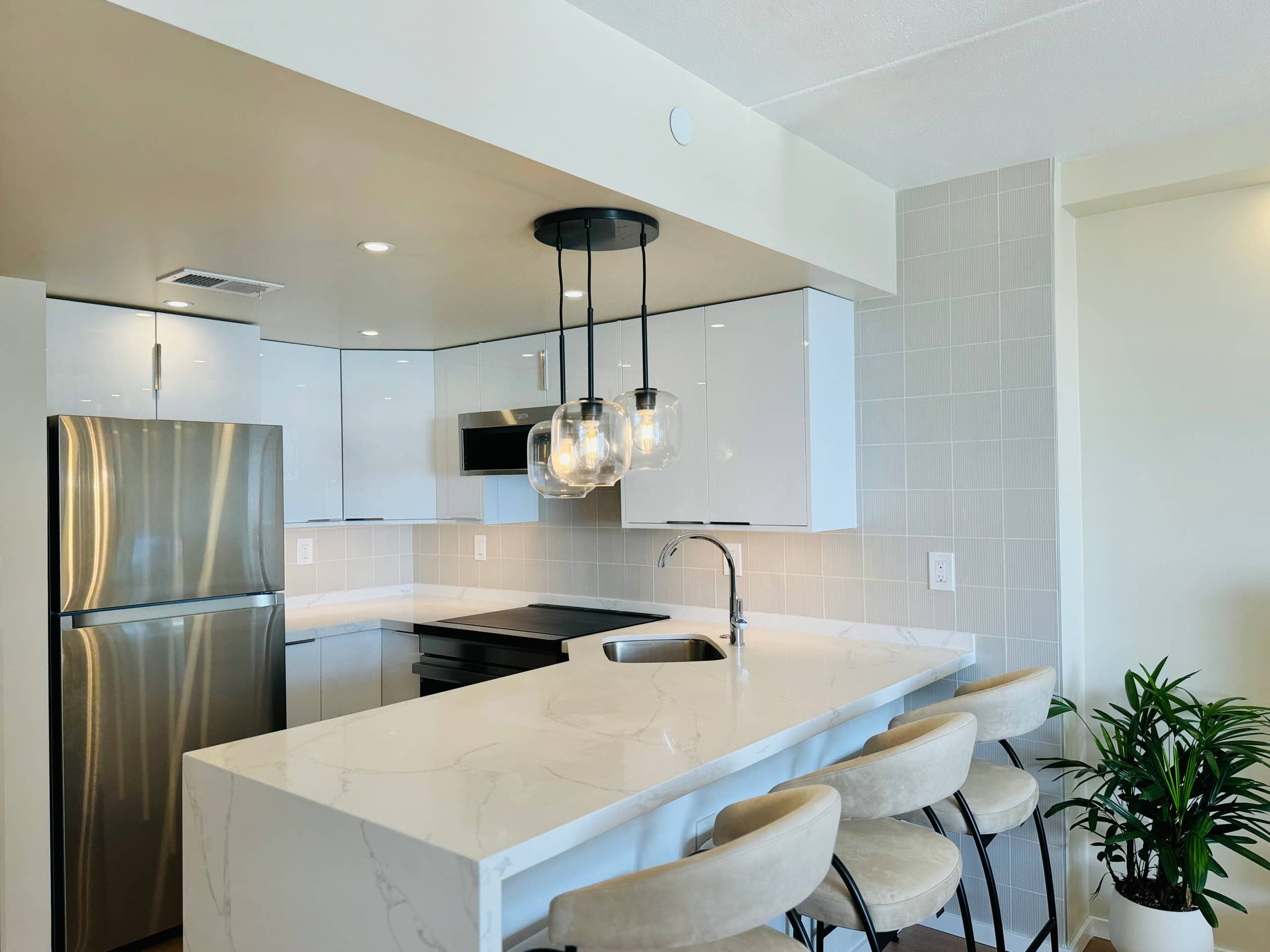 Condo in Honolulu · ★4.92 · 1 bedroom · 2 beds · 1 private bath - Image 34
