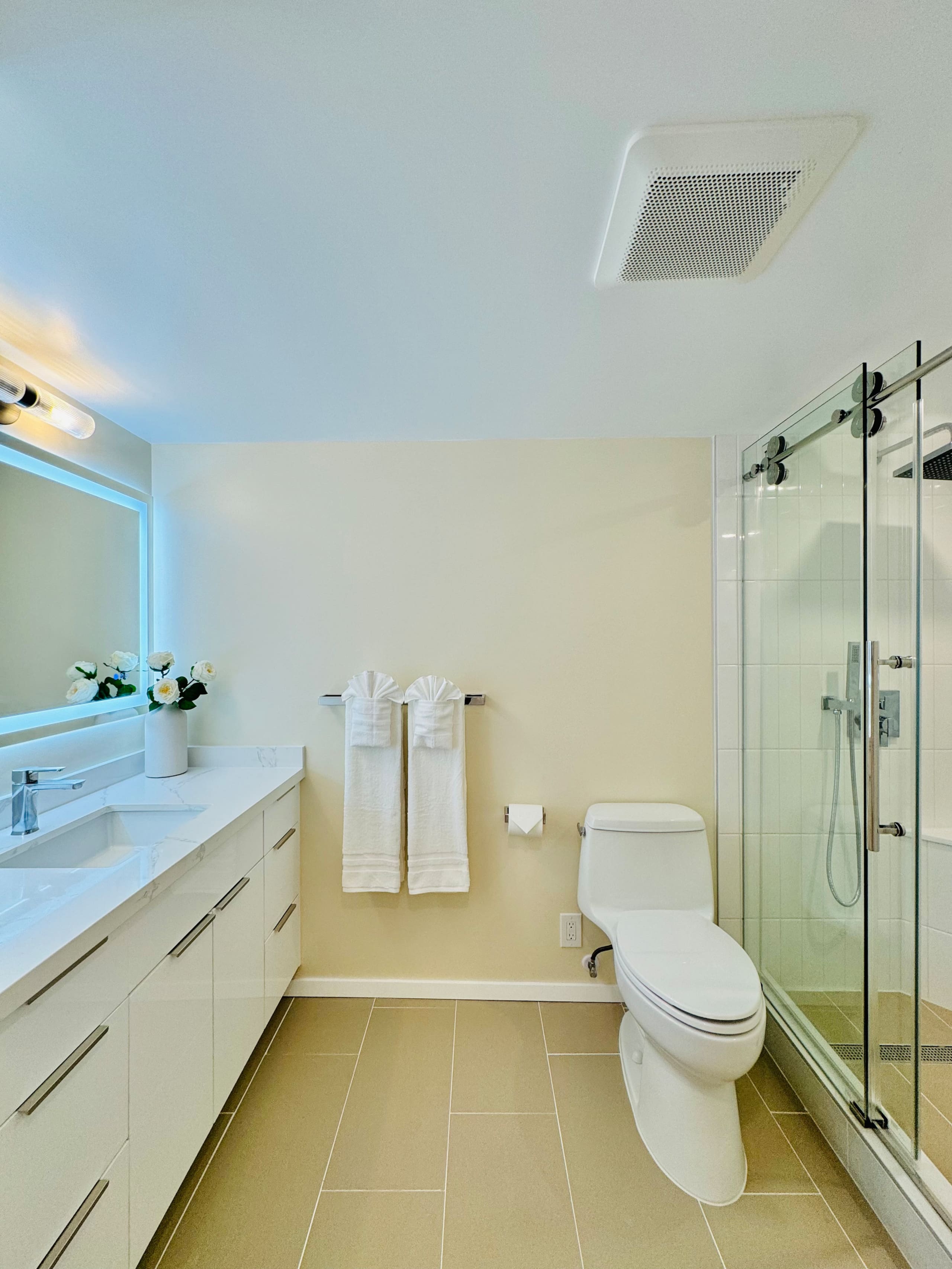 Condo in Honolulu · ★4.92 · 1 bedroom · 2 beds · 1 private bath - Image 43