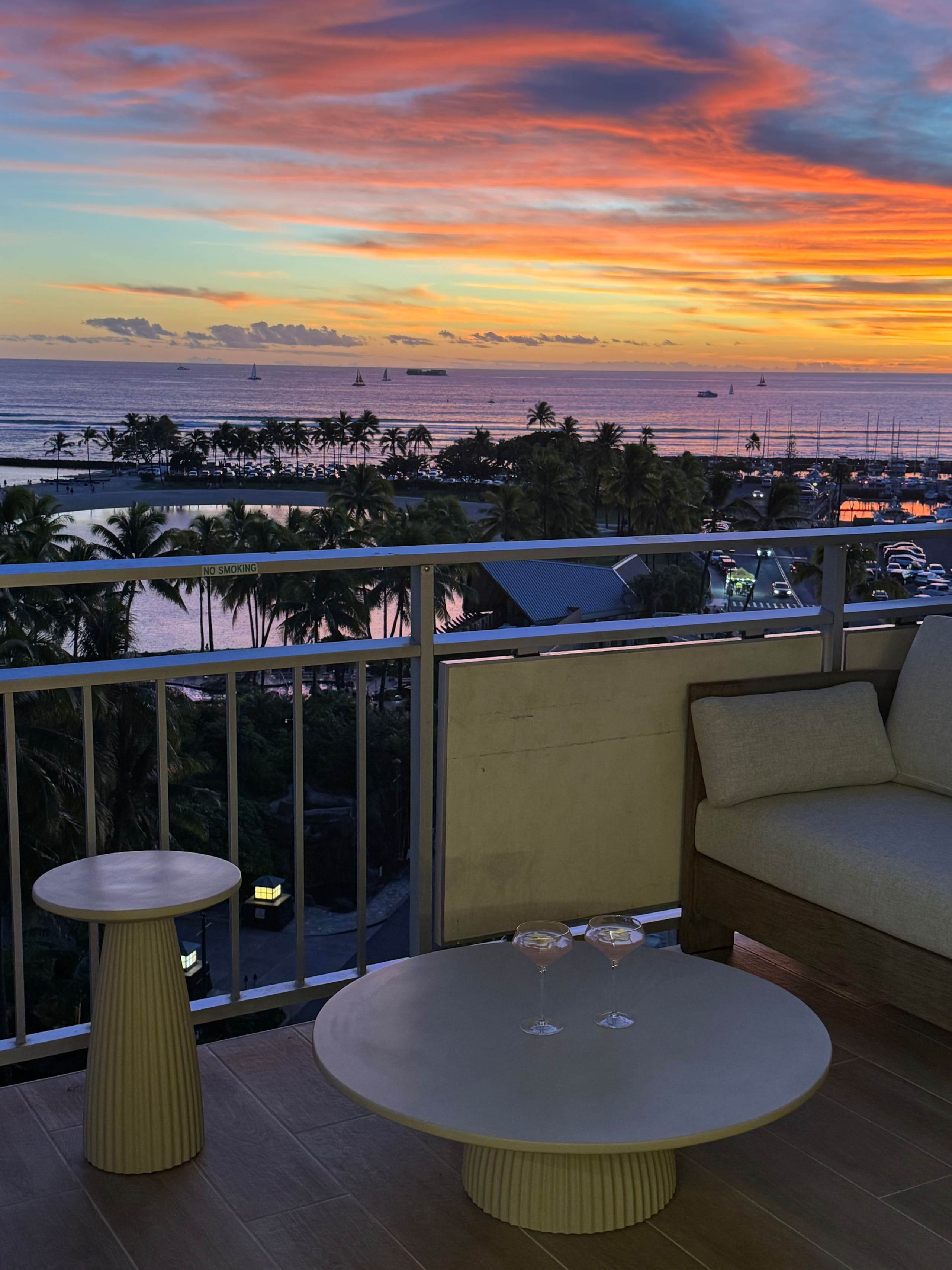 Condo in Honolulu · ★4.92 · 1 bedroom · 2 beds · 1 private bath - Image 49