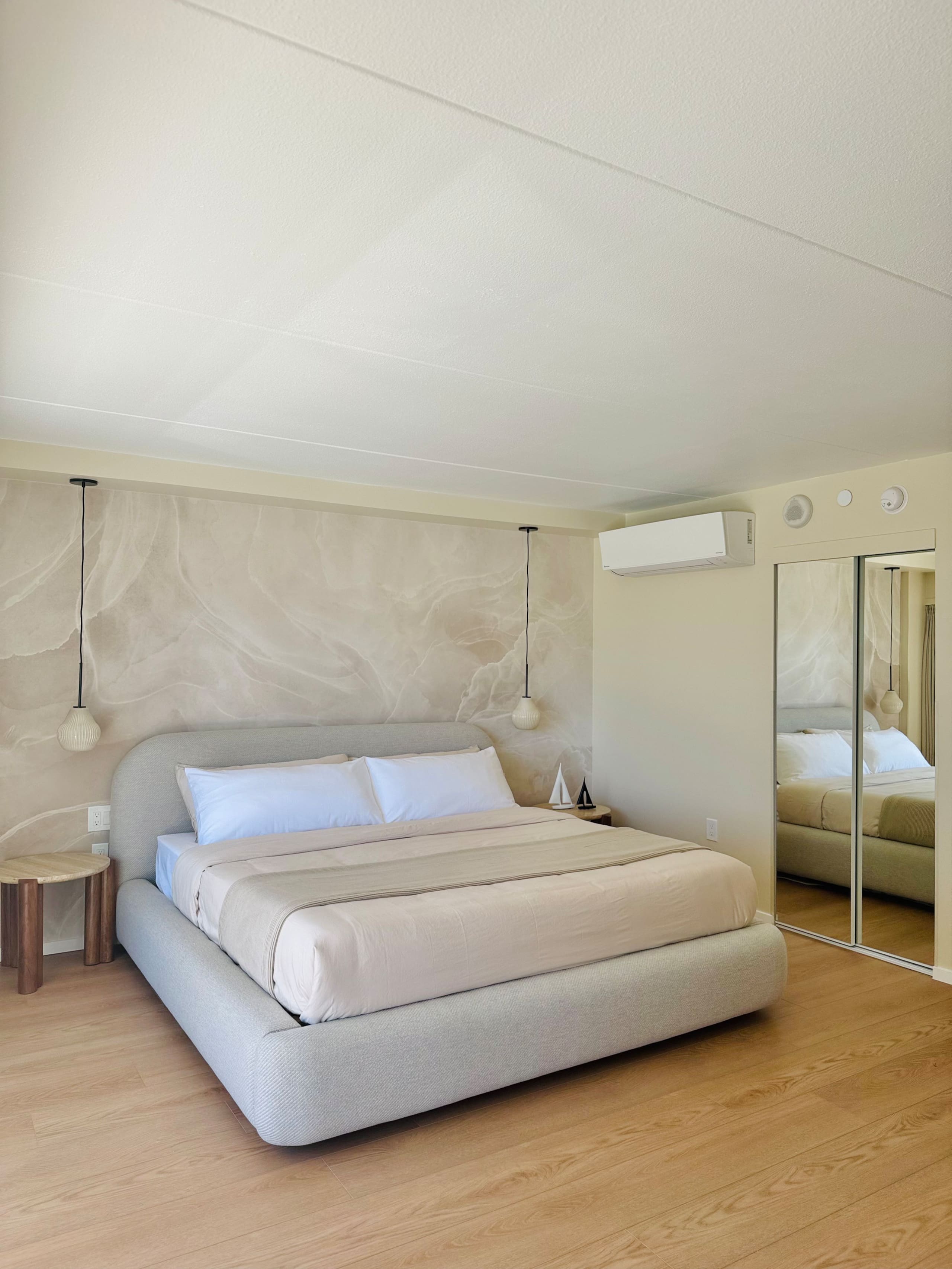 Condo in Honolulu · ★4.92 · 1 bedroom · 2 beds · 1 private bath - Image 21