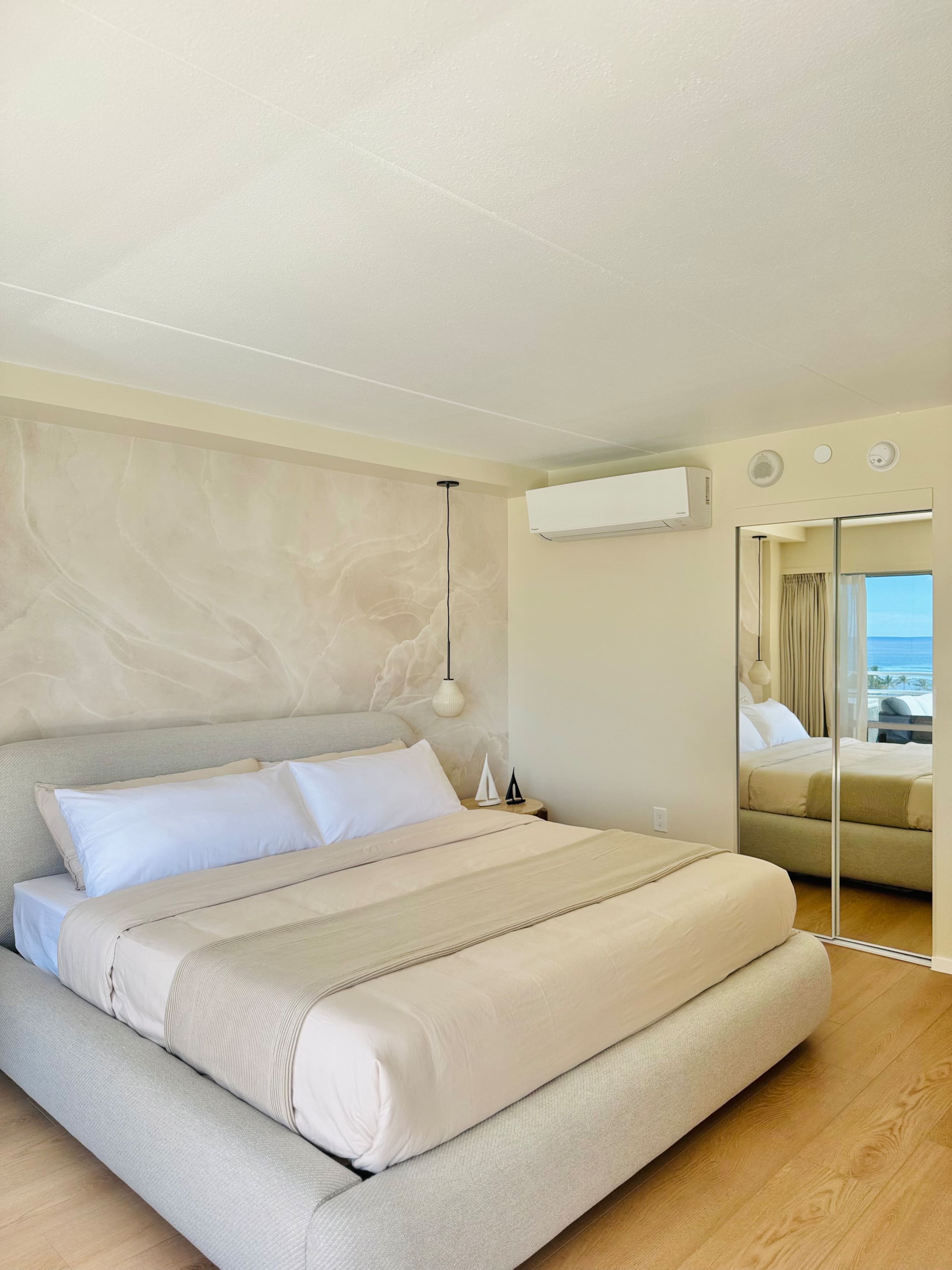 Condo in Honolulu · ★4.92 · 1 bedroom · 2 beds · 1 private bath - Image 22