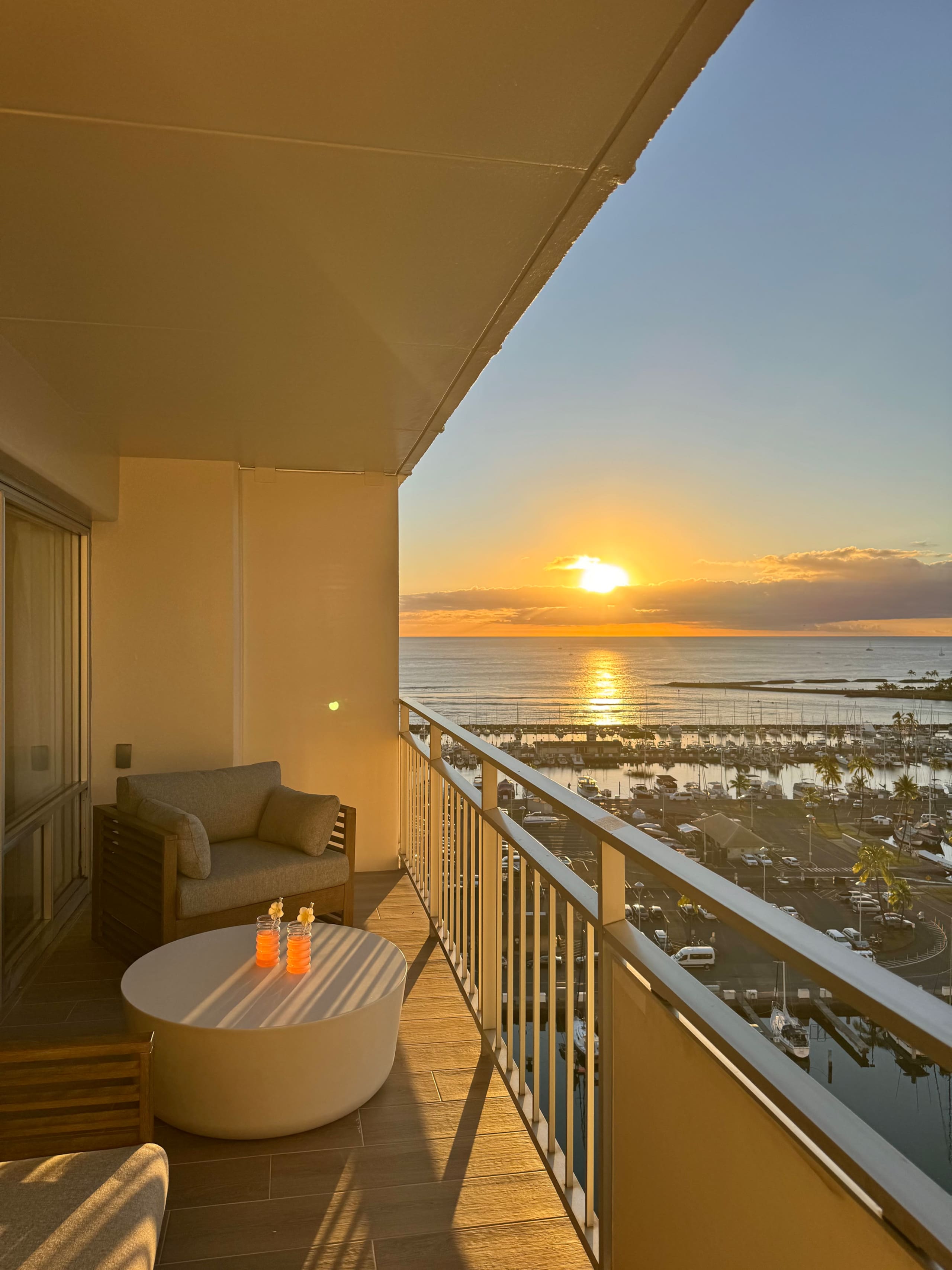 Condo in Honolulu · ★4.98 · 1 bedroom · 2 beds · 1 private bath - Image 8