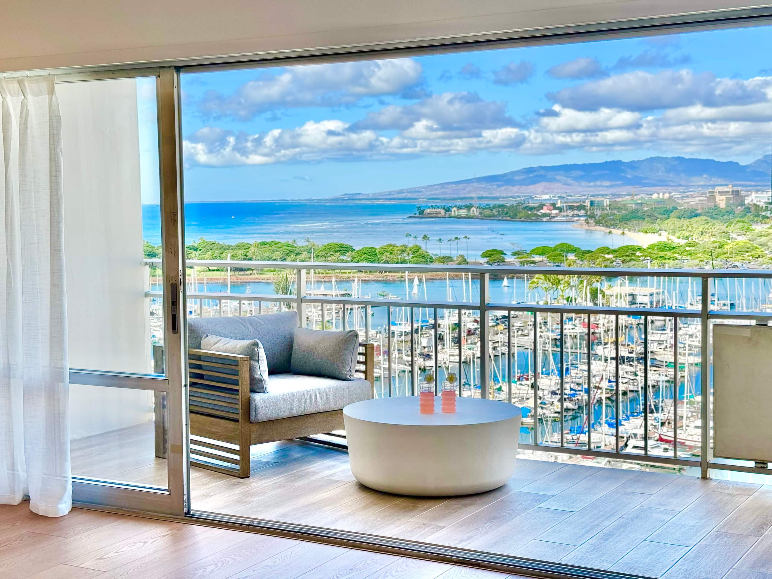 Condo in Honolulu · ★4.98 · 1 bedroom · 2 beds · 1 private bath - Image 3