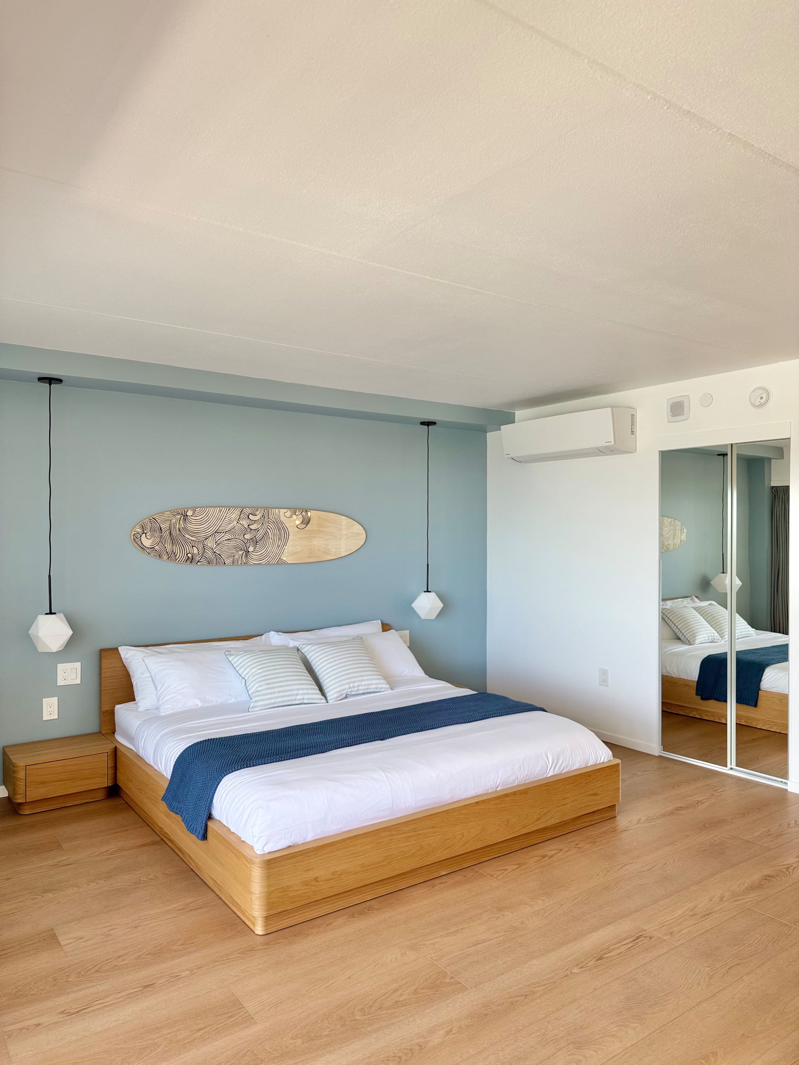 Condo in Honolulu · ★4.98 · 1 bedroom · 2 beds · 1 private bath - Image 23
