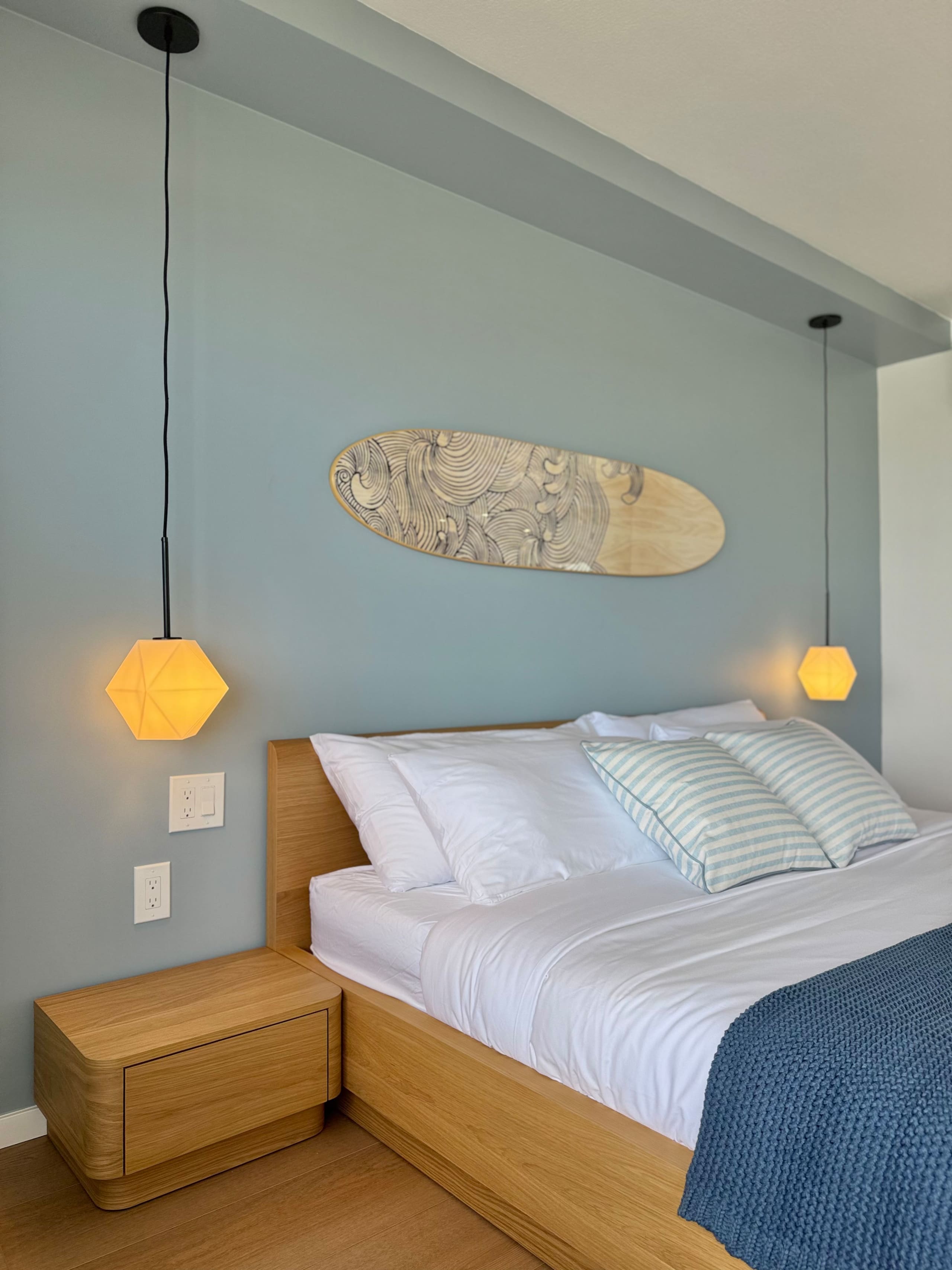 Condo in Honolulu · ★4.98 · 1 bedroom · 2 beds · 1 private bath - Image 24