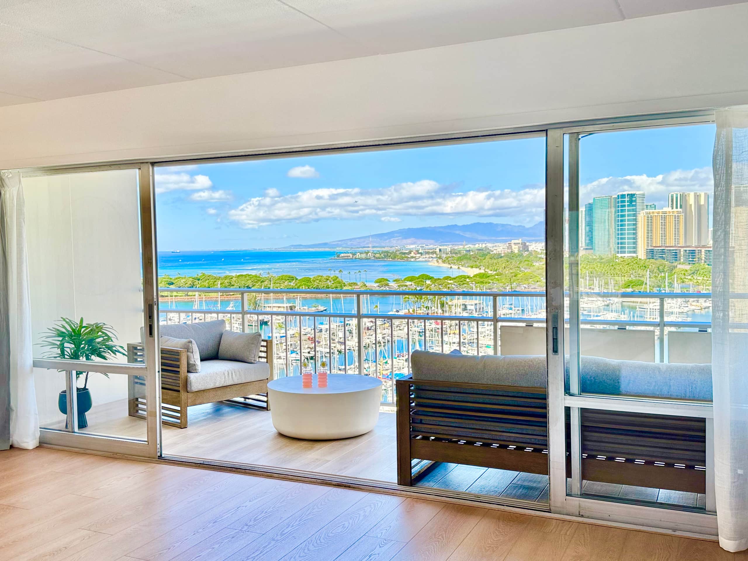 Condo in Honolulu · ★4.98 · 1 bedroom · 2 beds · 1 private bath - Image 7