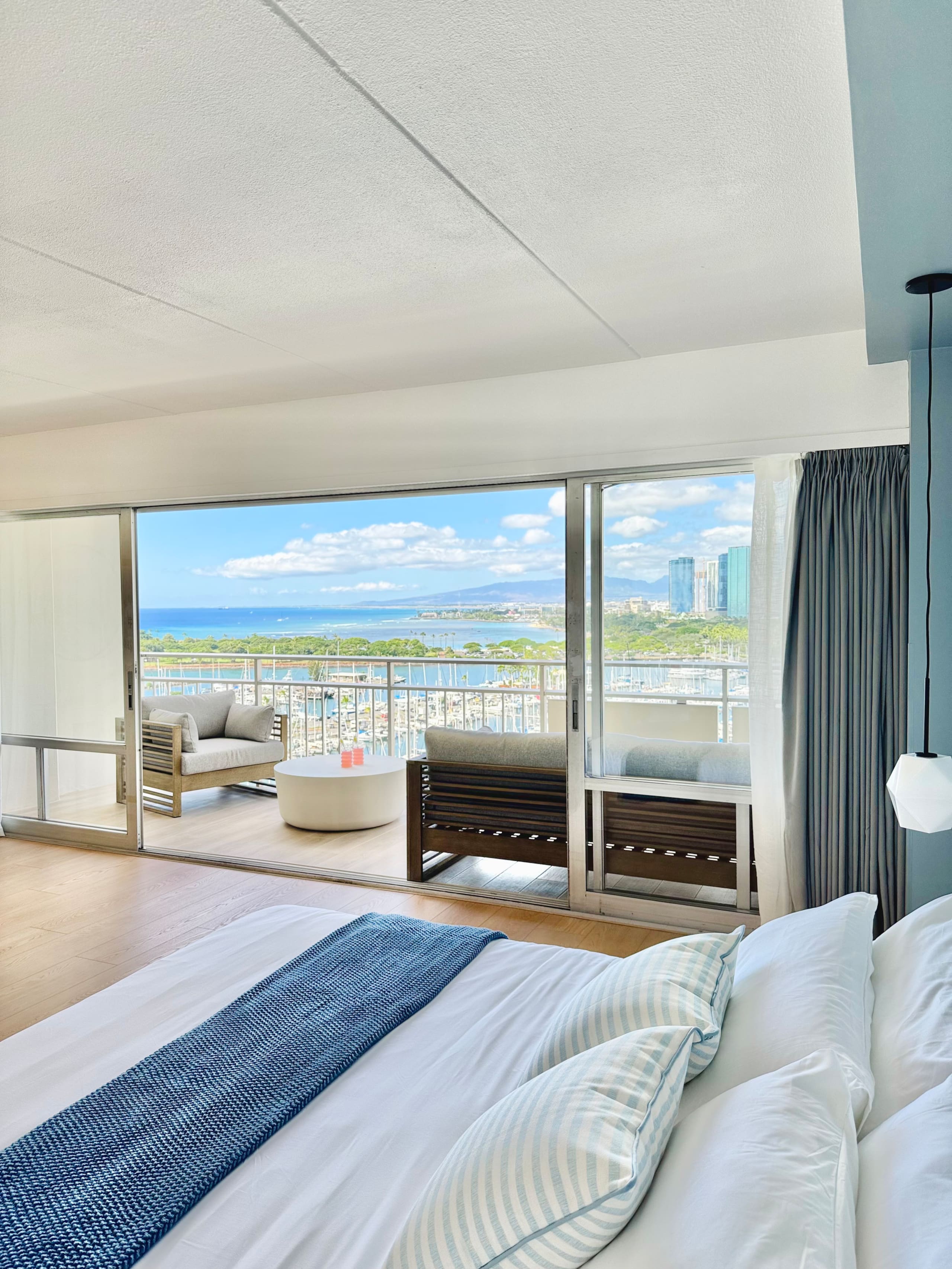 Condo in Honolulu · ★4.98 · 1 bedroom · 2 beds · 1 private bath - Image 14