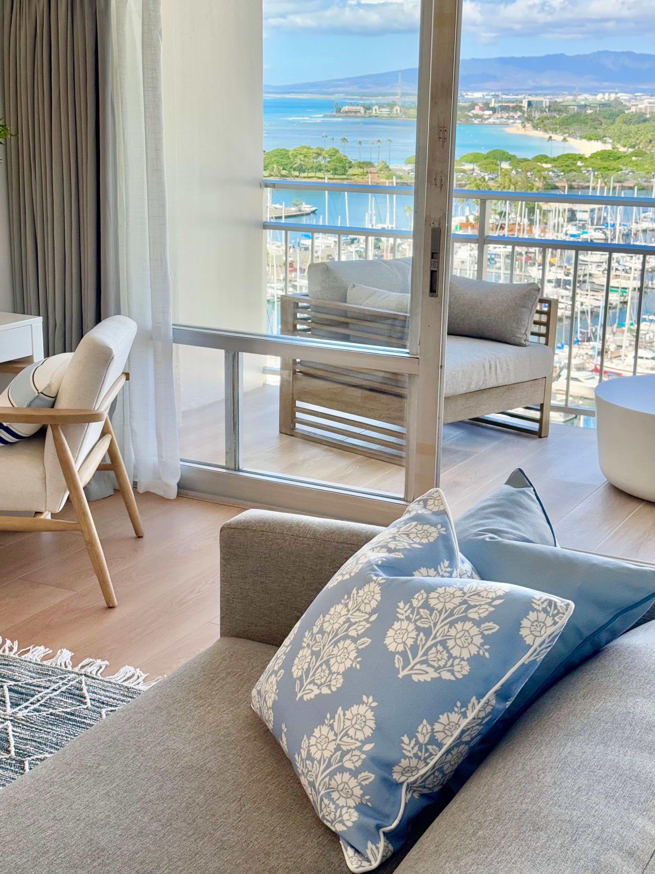 Condo in Honolulu · ★4.98 · 1 bedroom · 2 beds · 1 private bath - Image 10
