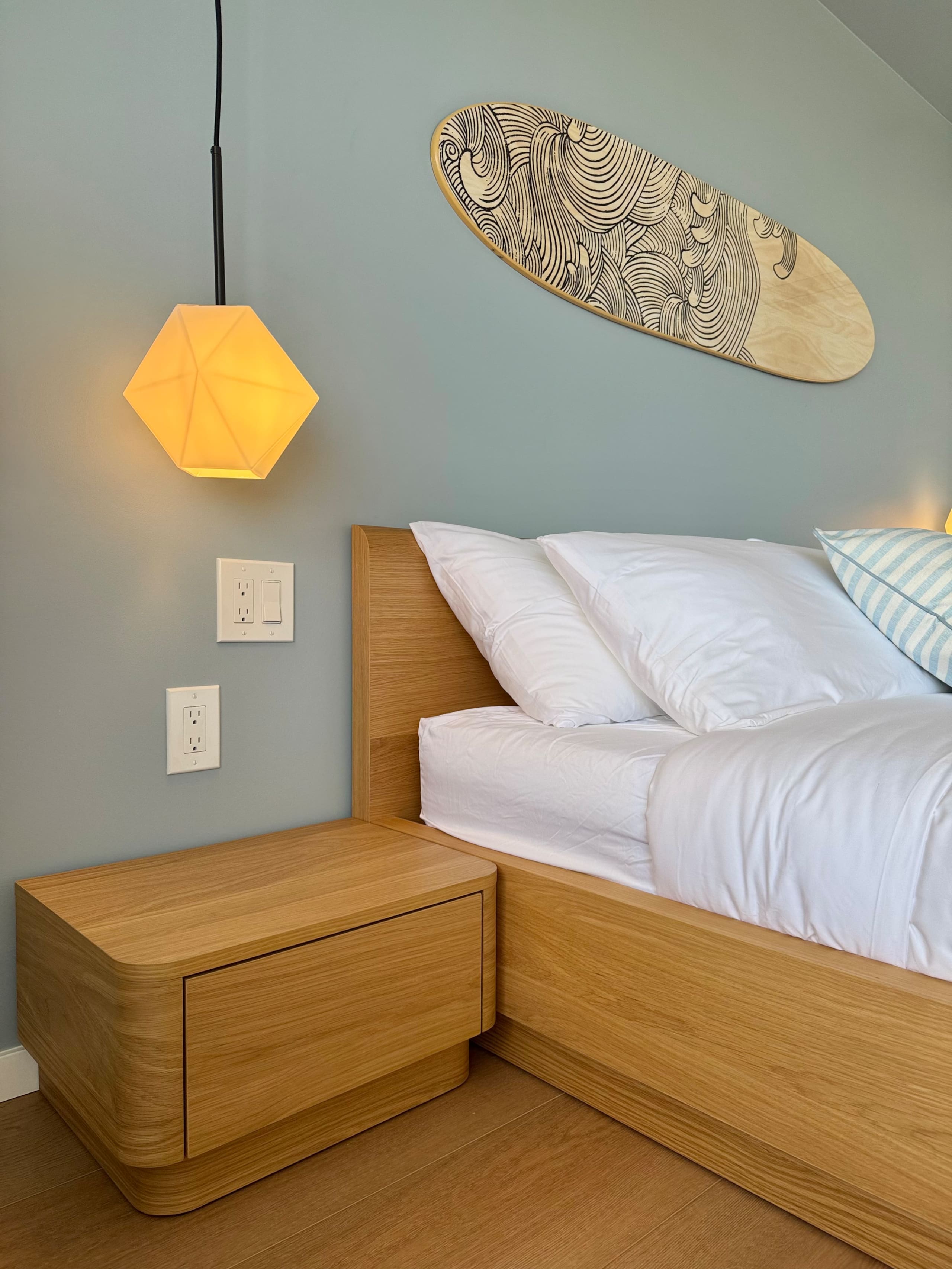 Condo in Honolulu · ★4.98 · 1 bedroom · 2 beds · 1 private bath - Image 25