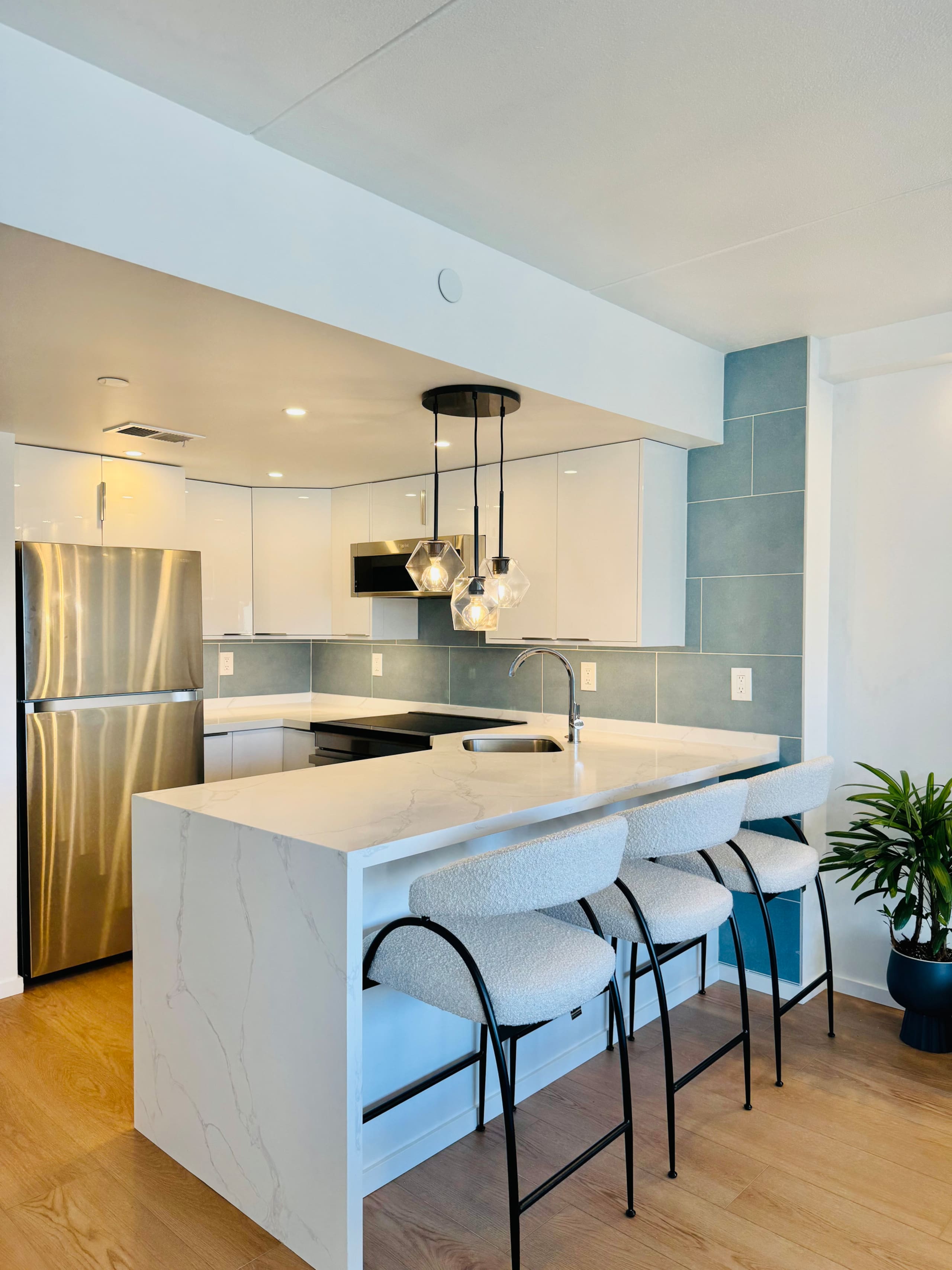 Condo in Honolulu · ★4.98 · 1 bedroom · 2 beds · 1 private bath - Image 36