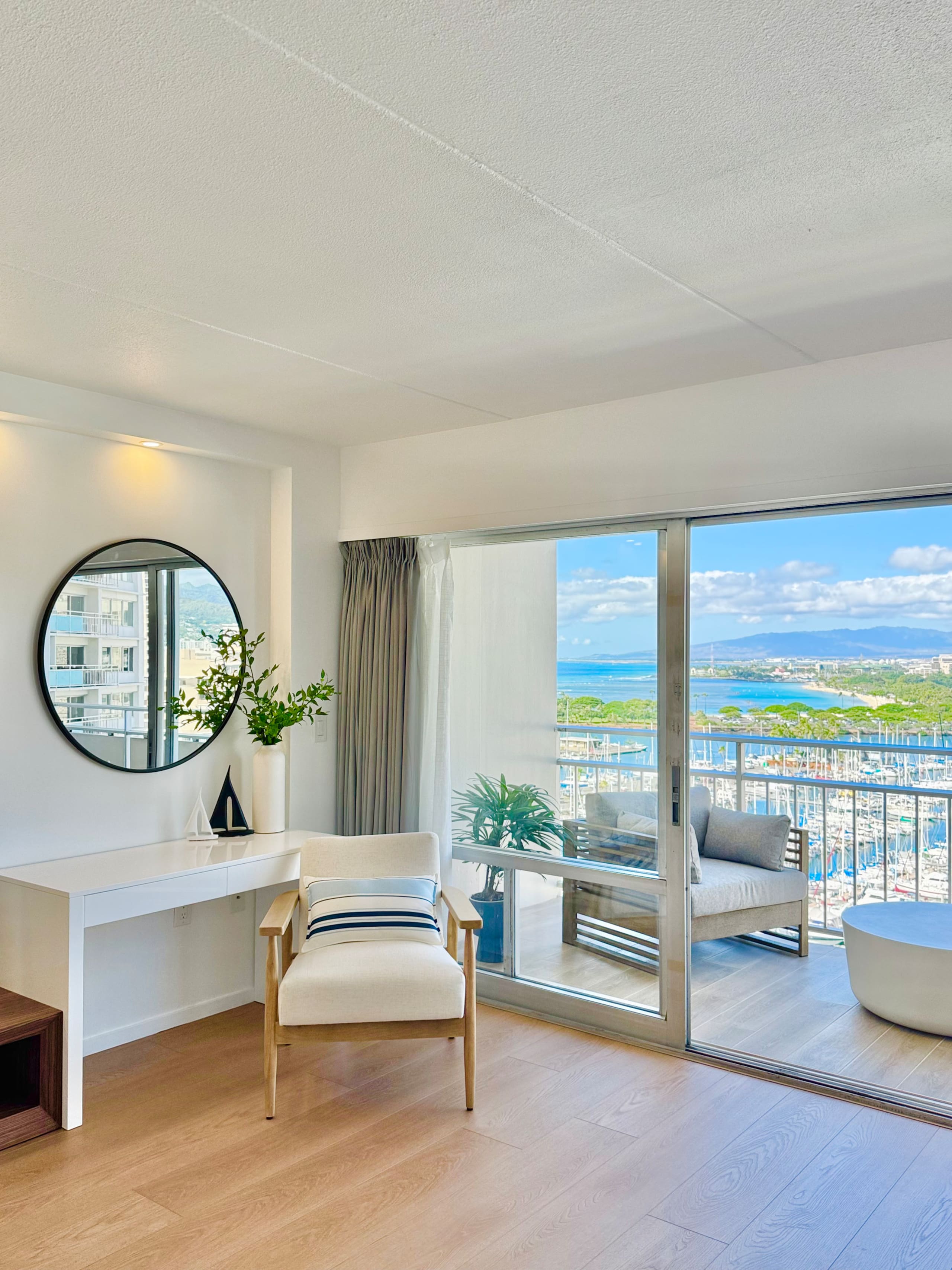 Condo in Honolulu · ★4.98 · 1 bedroom · 2 beds · 1 private bath - Image 11