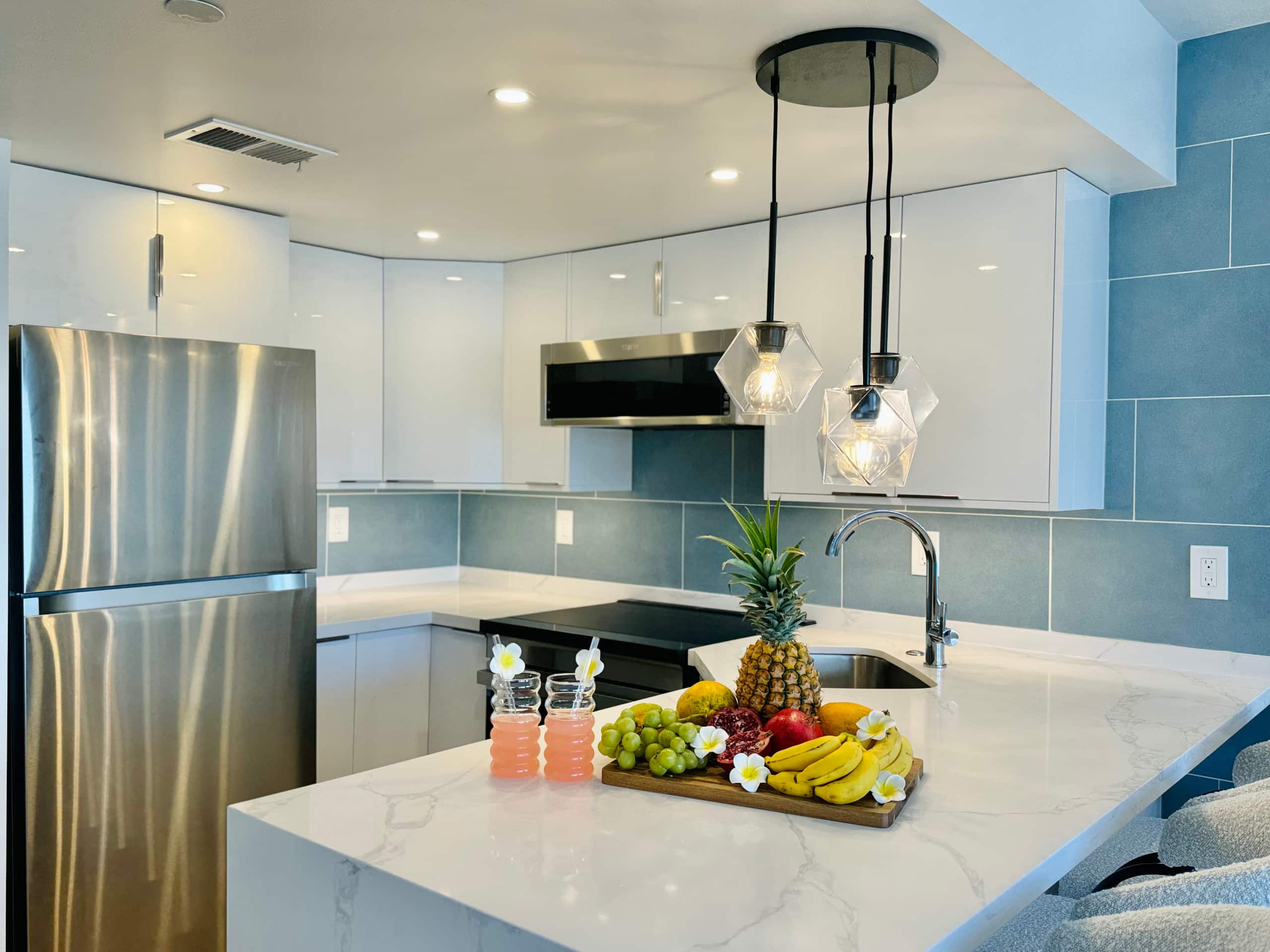 Condo in Honolulu · ★4.98 · 1 bedroom · 2 beds · 1 private bath - Image 31