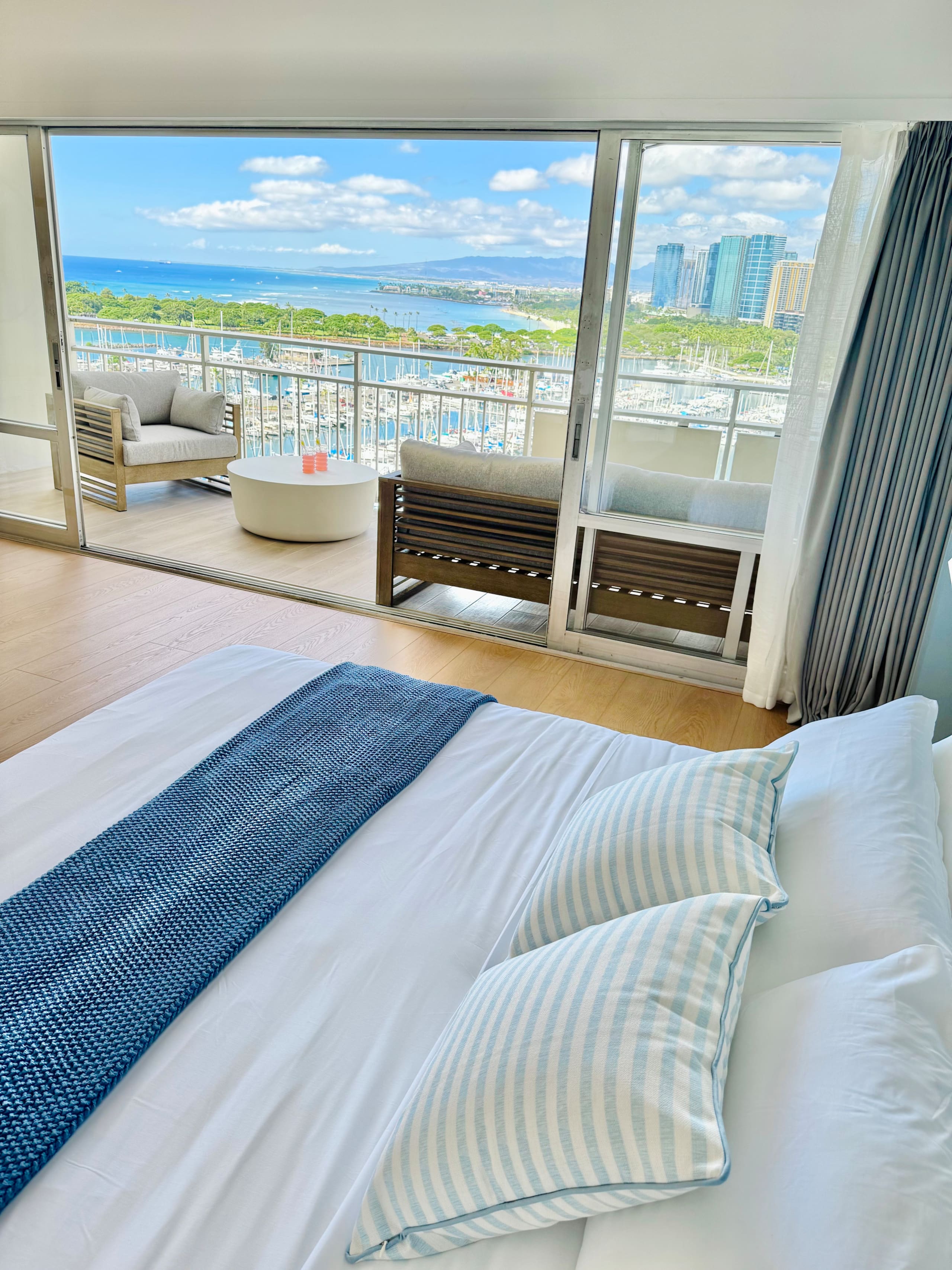 Condo in Honolulu · ★4.98 · 1 bedroom · 2 beds · 1 private bath - Image 15