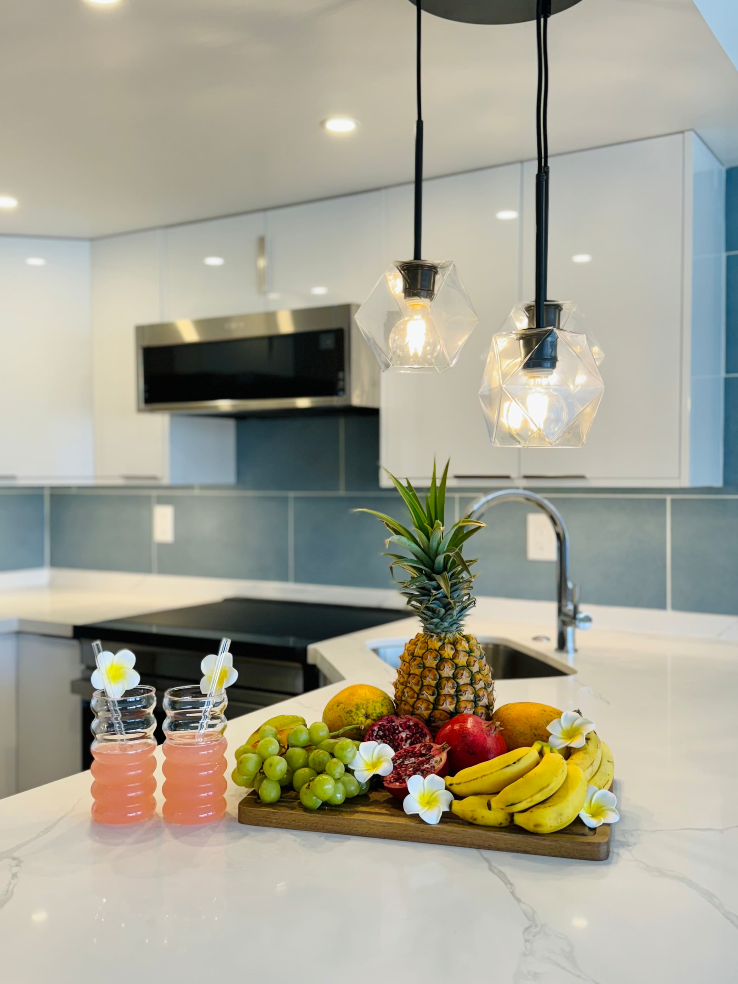 Condo in Honolulu · ★4.98 · 1 bedroom · 2 beds · 1 private bath - Image 33