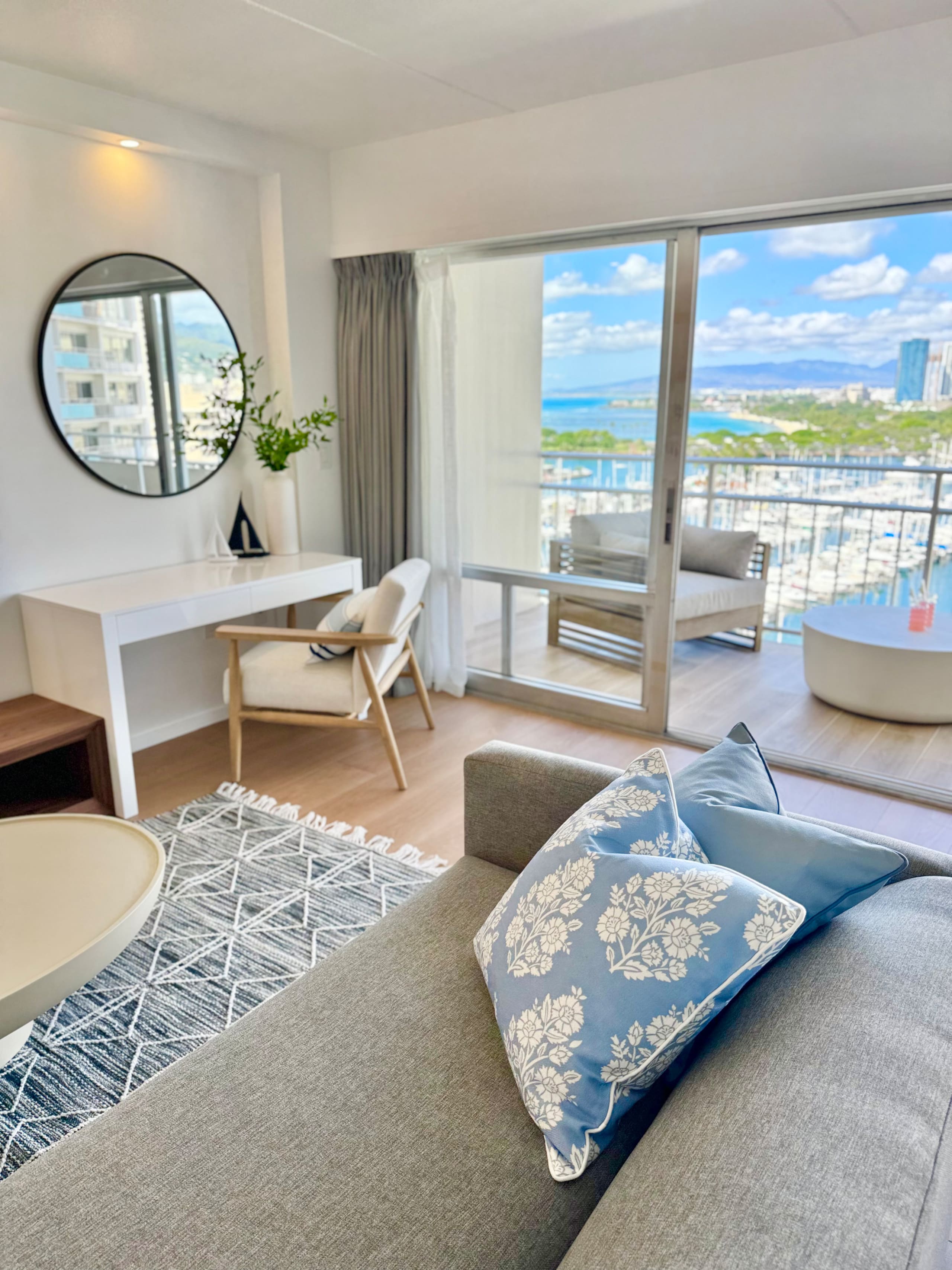 Condo in Honolulu · ★4.98 · 1 bedroom · 2 beds · 1 private bath - Image 9