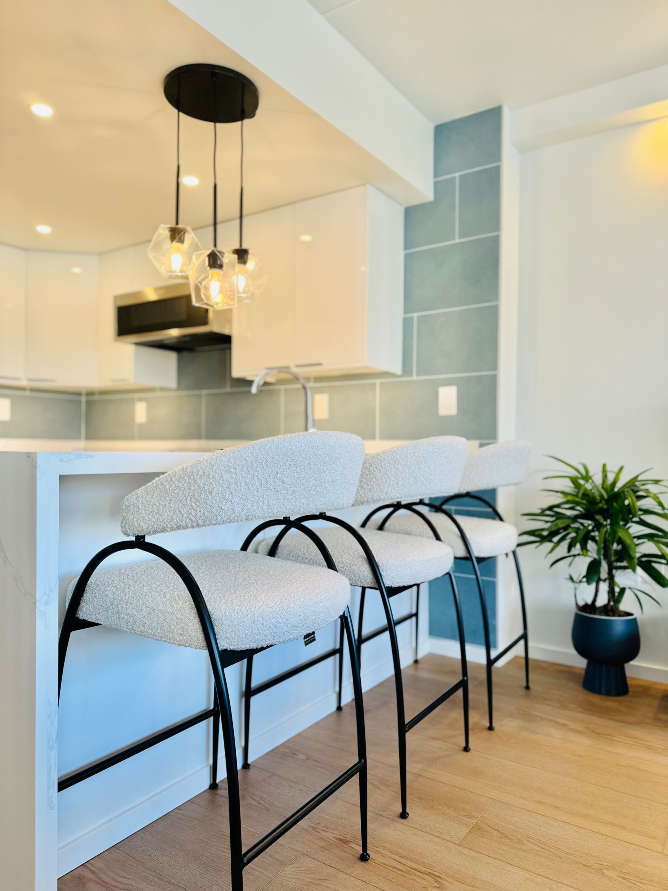 Condo in Honolulu · ★4.98 · 1 bedroom · 2 beds · 1 private bath - Image 35