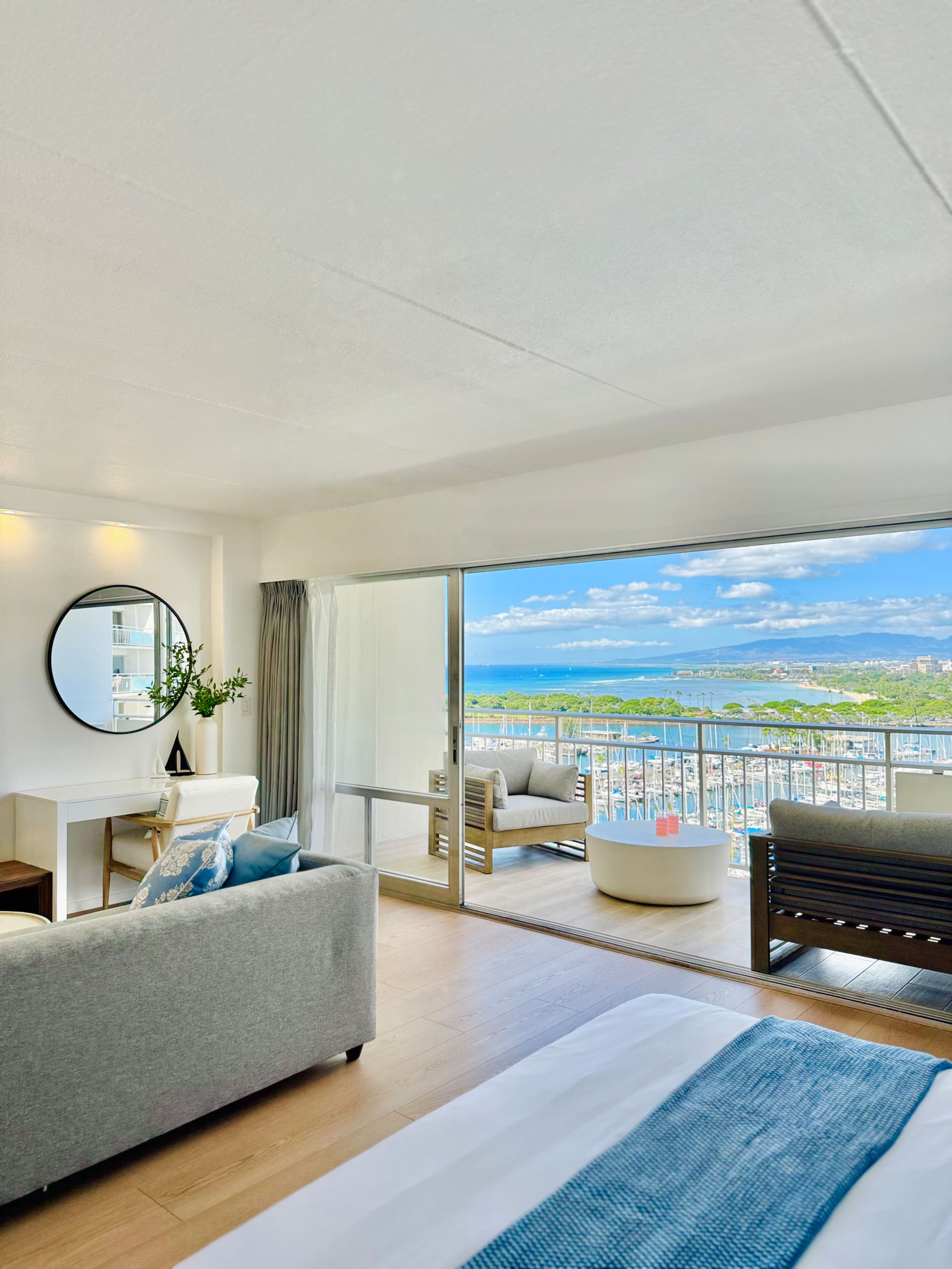 Condo in Honolulu · ★4.98 · 1 bedroom · 2 beds · 1 private bath - Image 17
