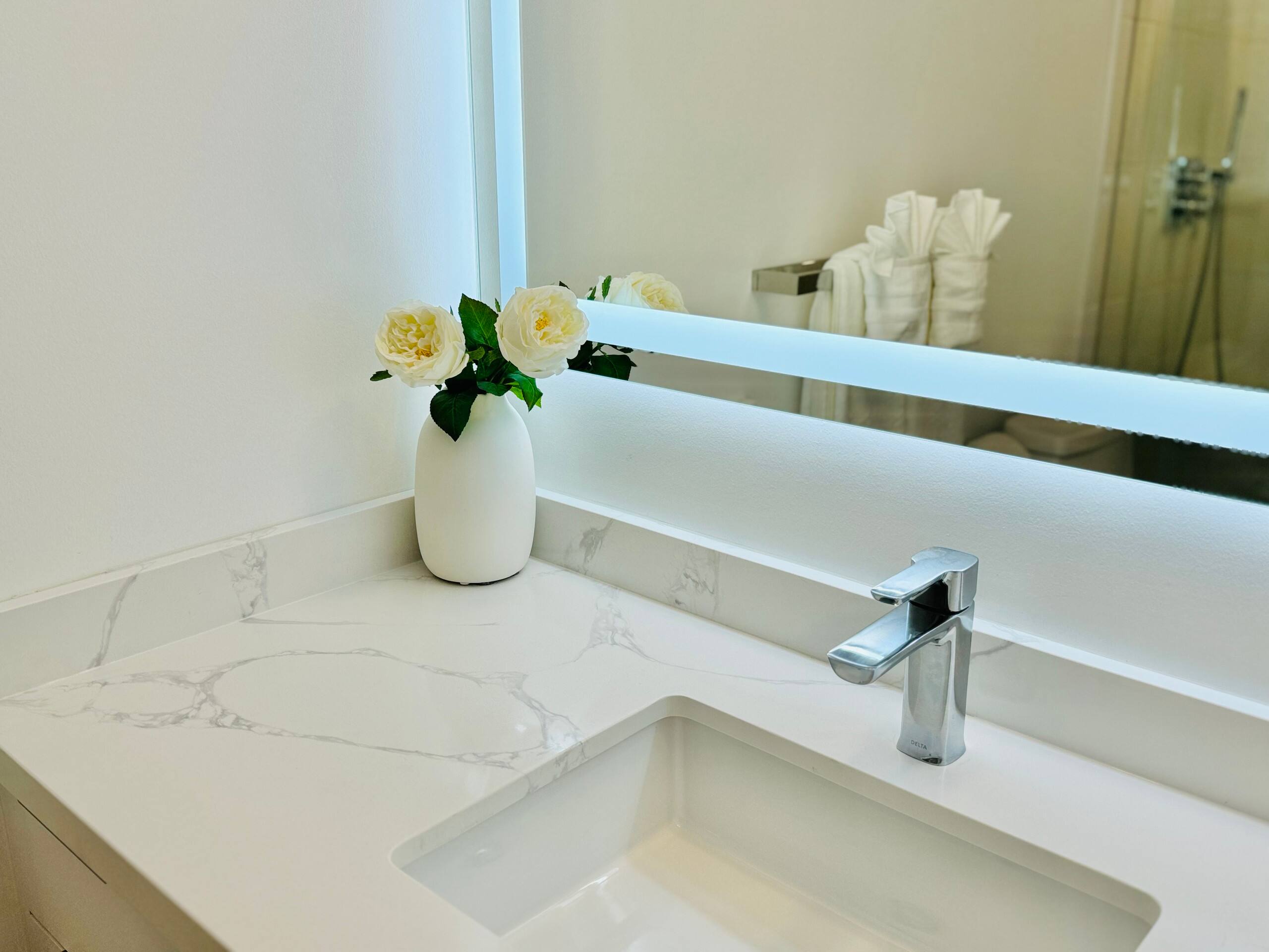 Condo in Honolulu · ★4.93 · 1 bedroom · 2 beds · 1 private bath - Image 42