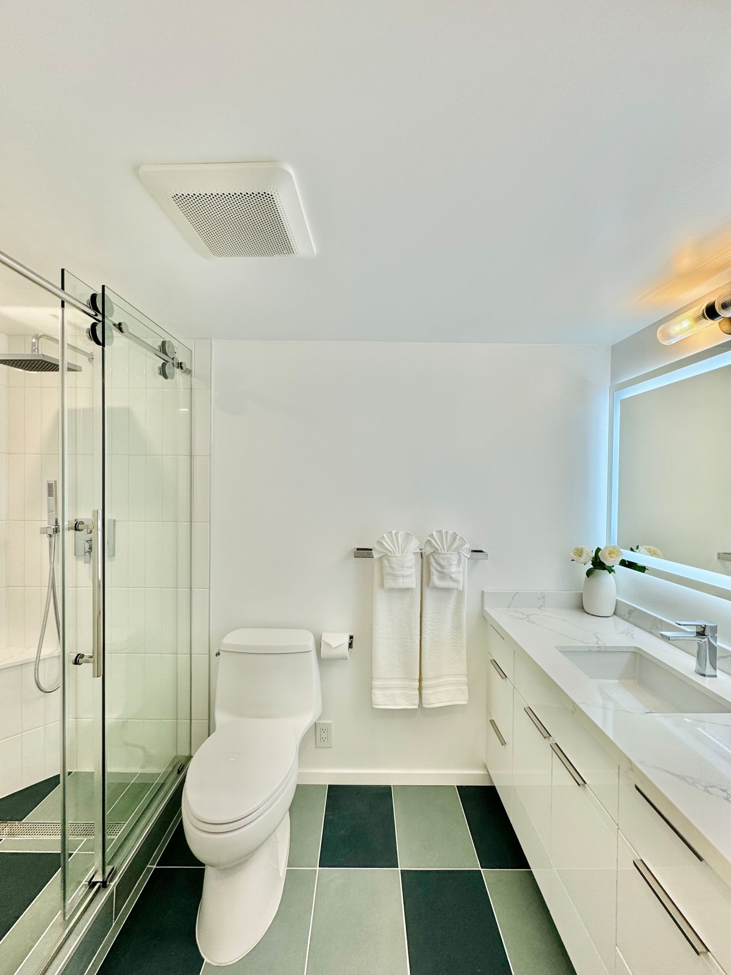 Condo in Honolulu · ★4.93 · 1 bedroom · 2 beds · 1 private bath - Image 38