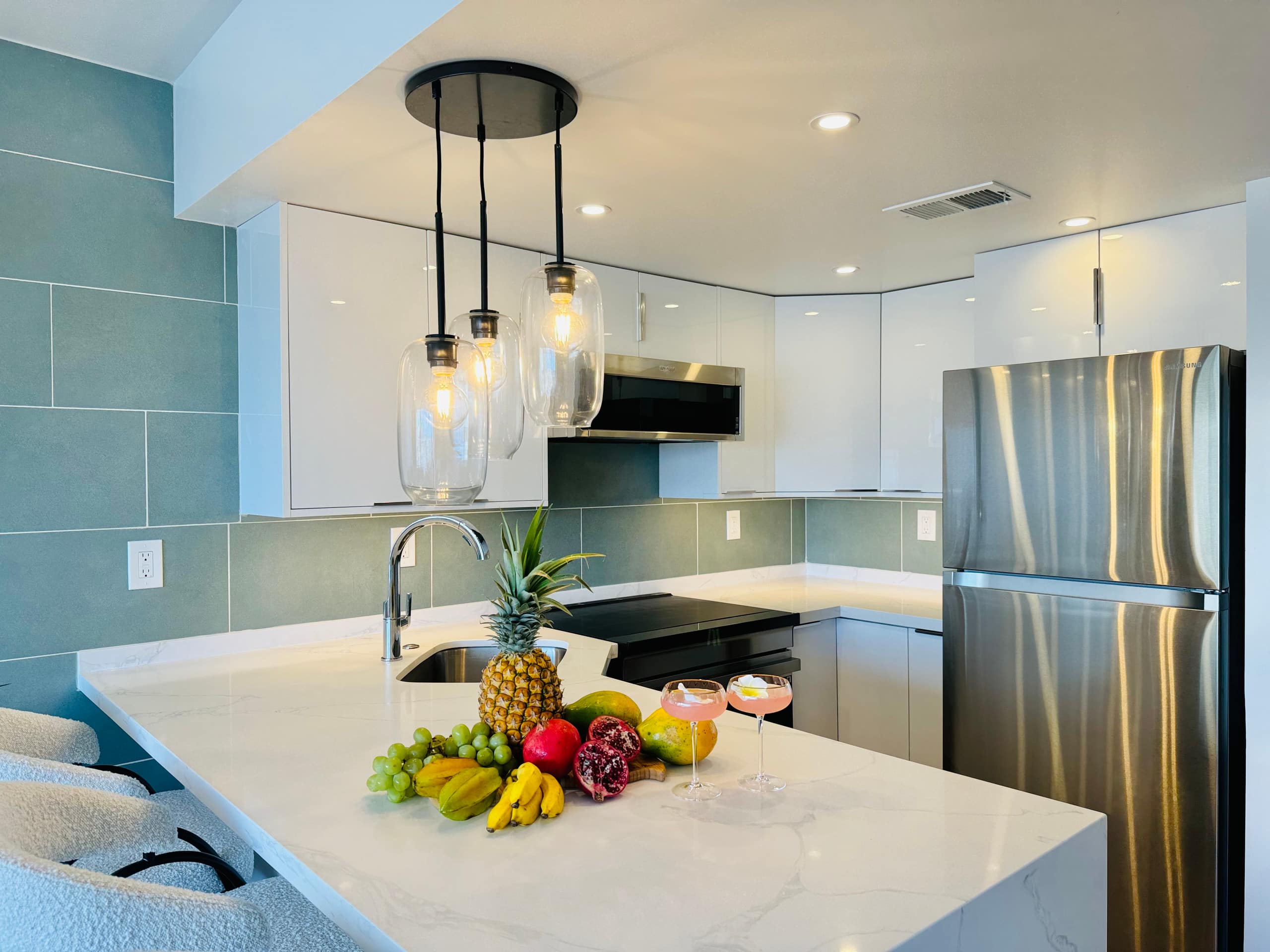 Condo in Honolulu · ★4.93 · 1 bedroom · 2 beds · 1 private bath - Image 25