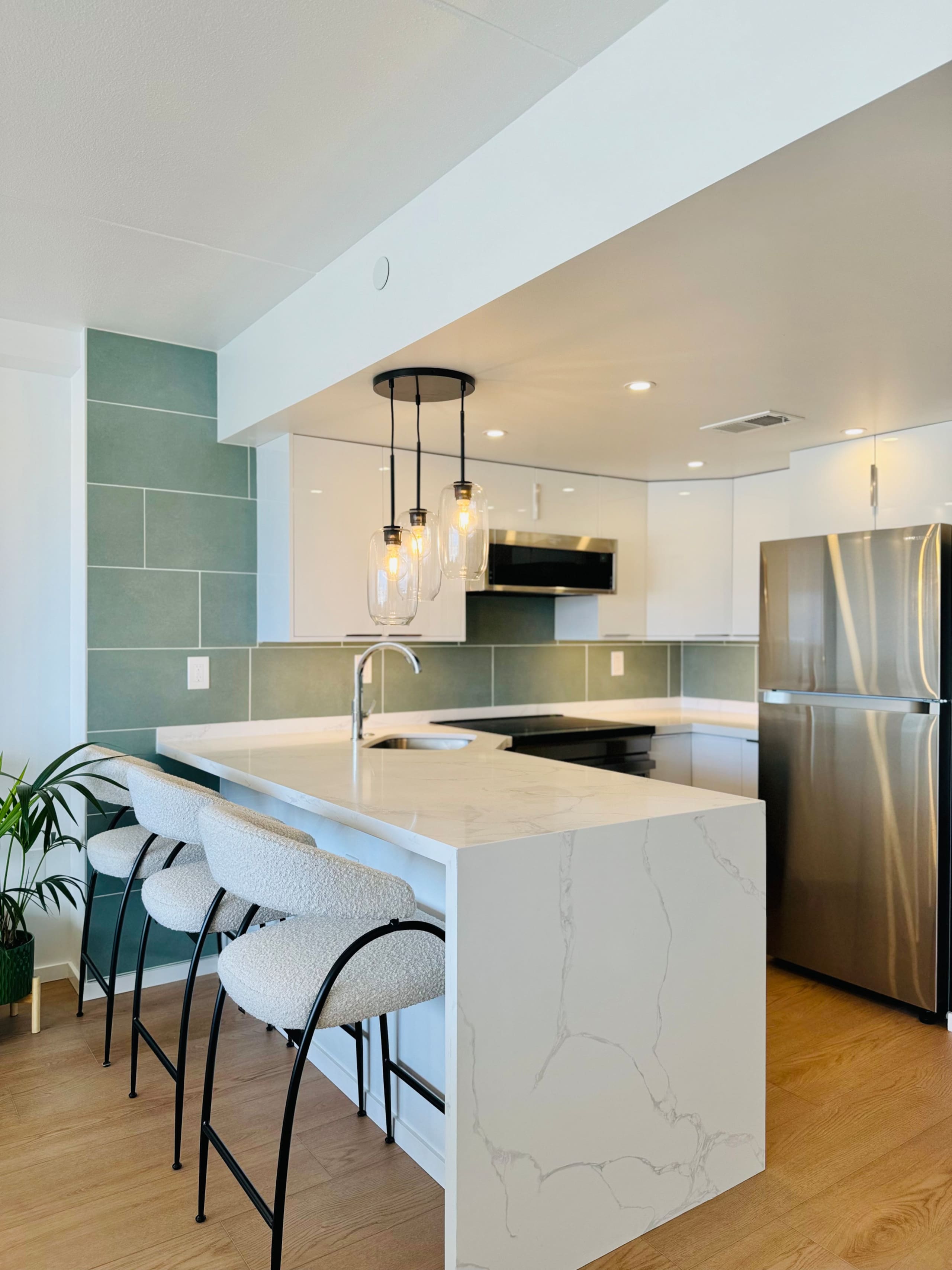 Condo in Honolulu · ★4.93 · 1 bedroom · 2 beds · 1 private bath - Image 30