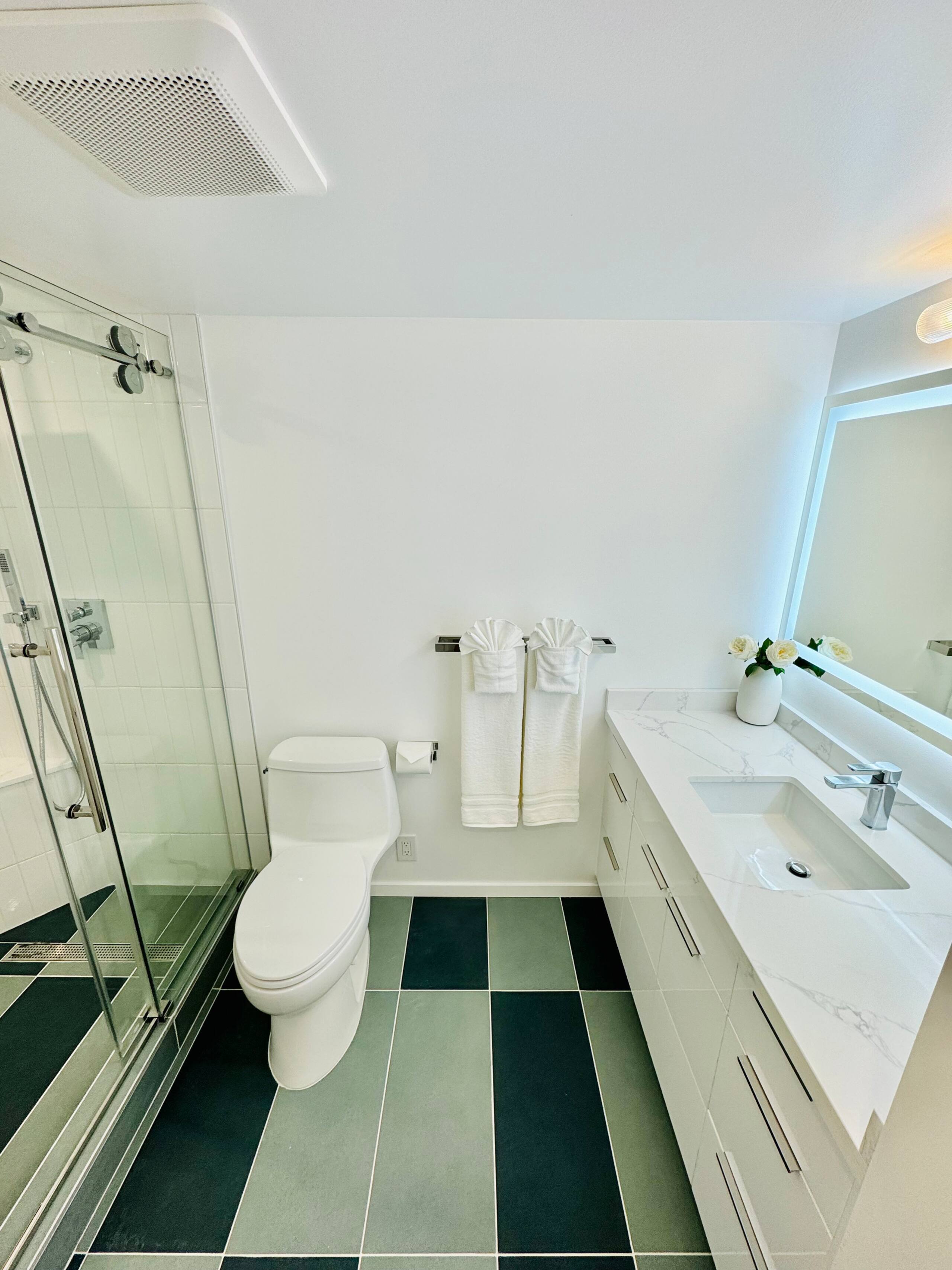 Condo in Honolulu · ★4.93 · 1 bedroom · 2 beds · 1 private bath - Image 39