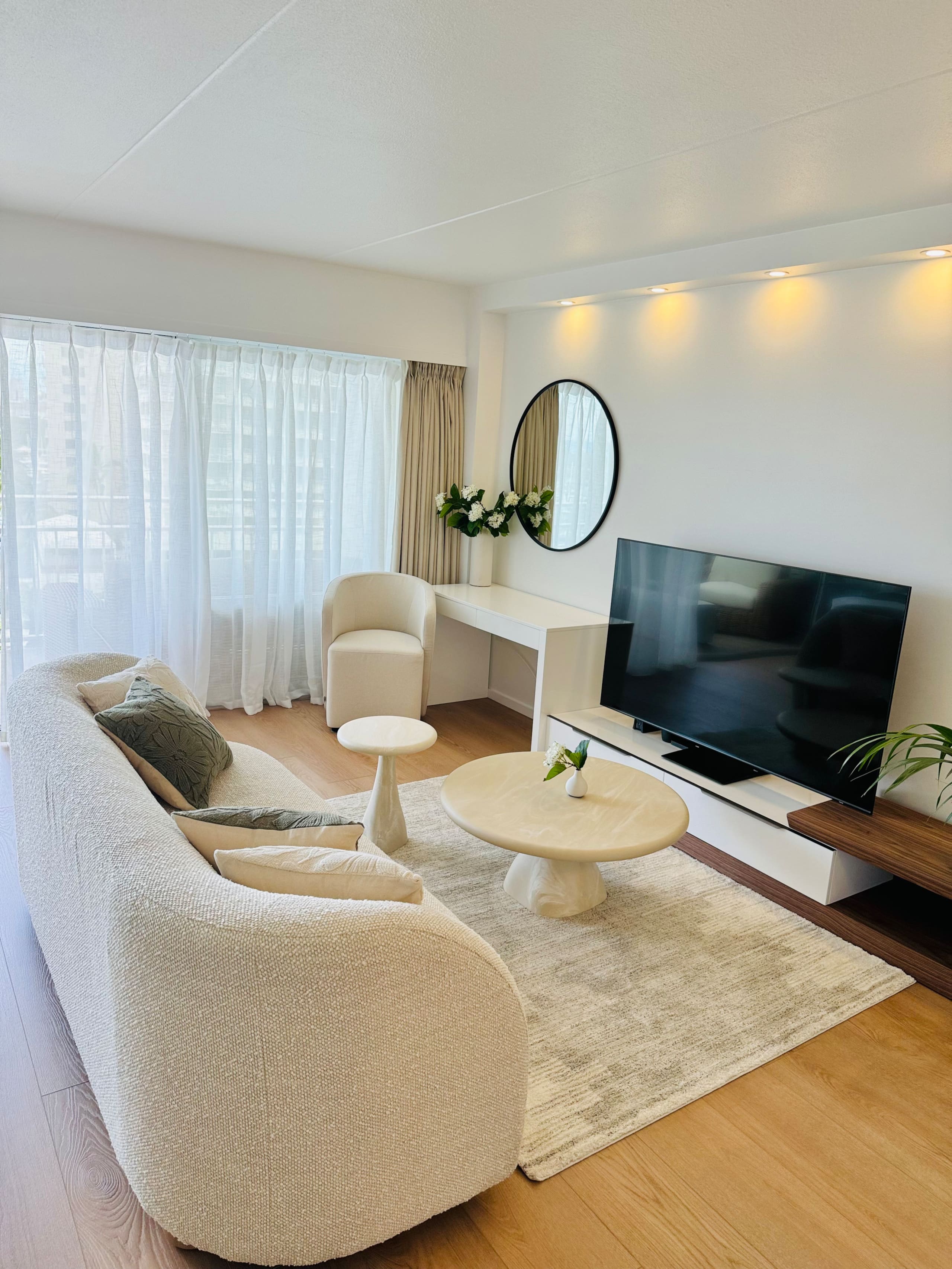 Condo in Honolulu · ★4.93 · 1 bedroom · 2 beds · 1 private bath - Image 11