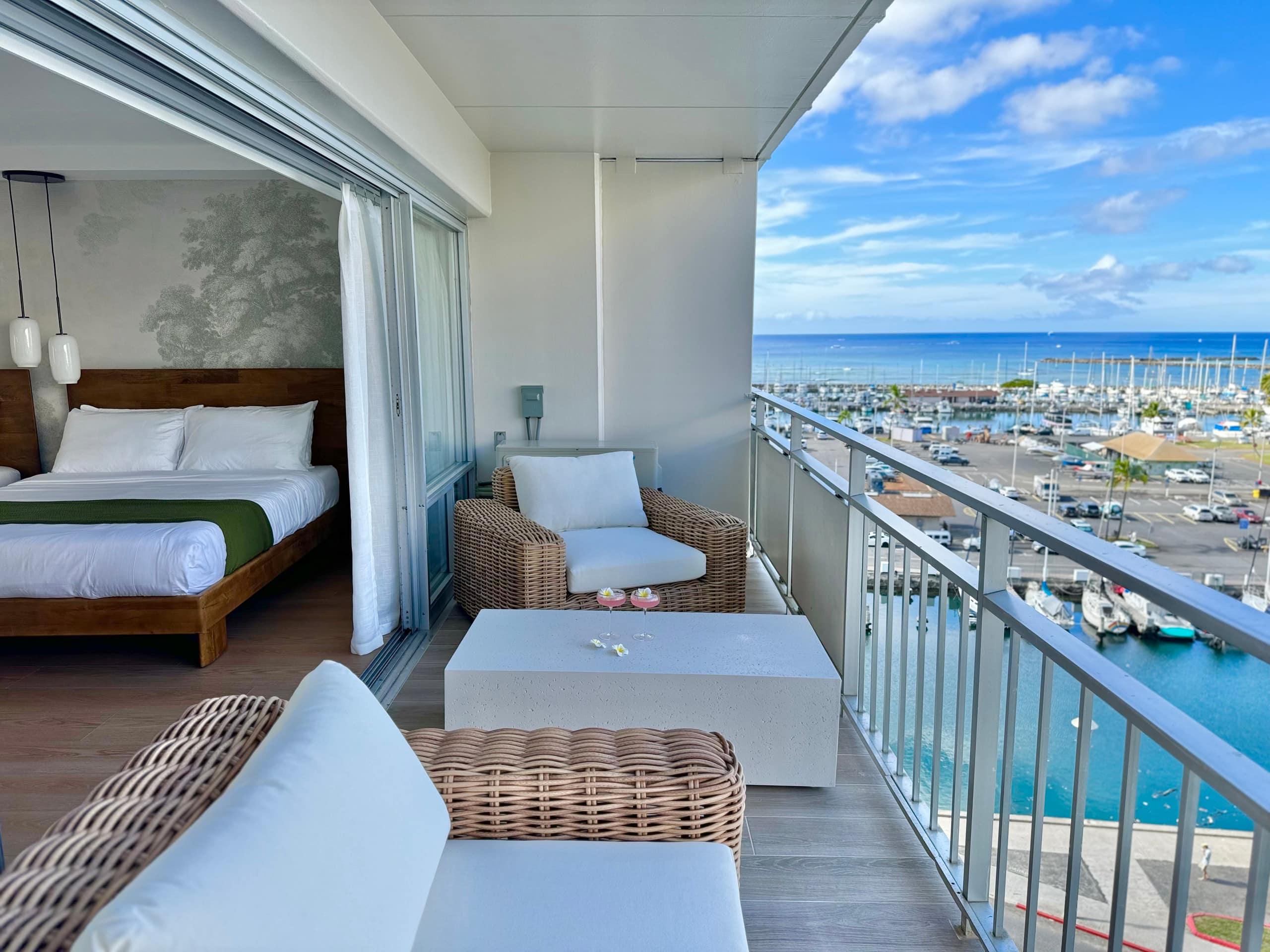 Condo in Honolulu · ★4.93 · 1 bedroom · 2 beds · 1 private bath - Image 4