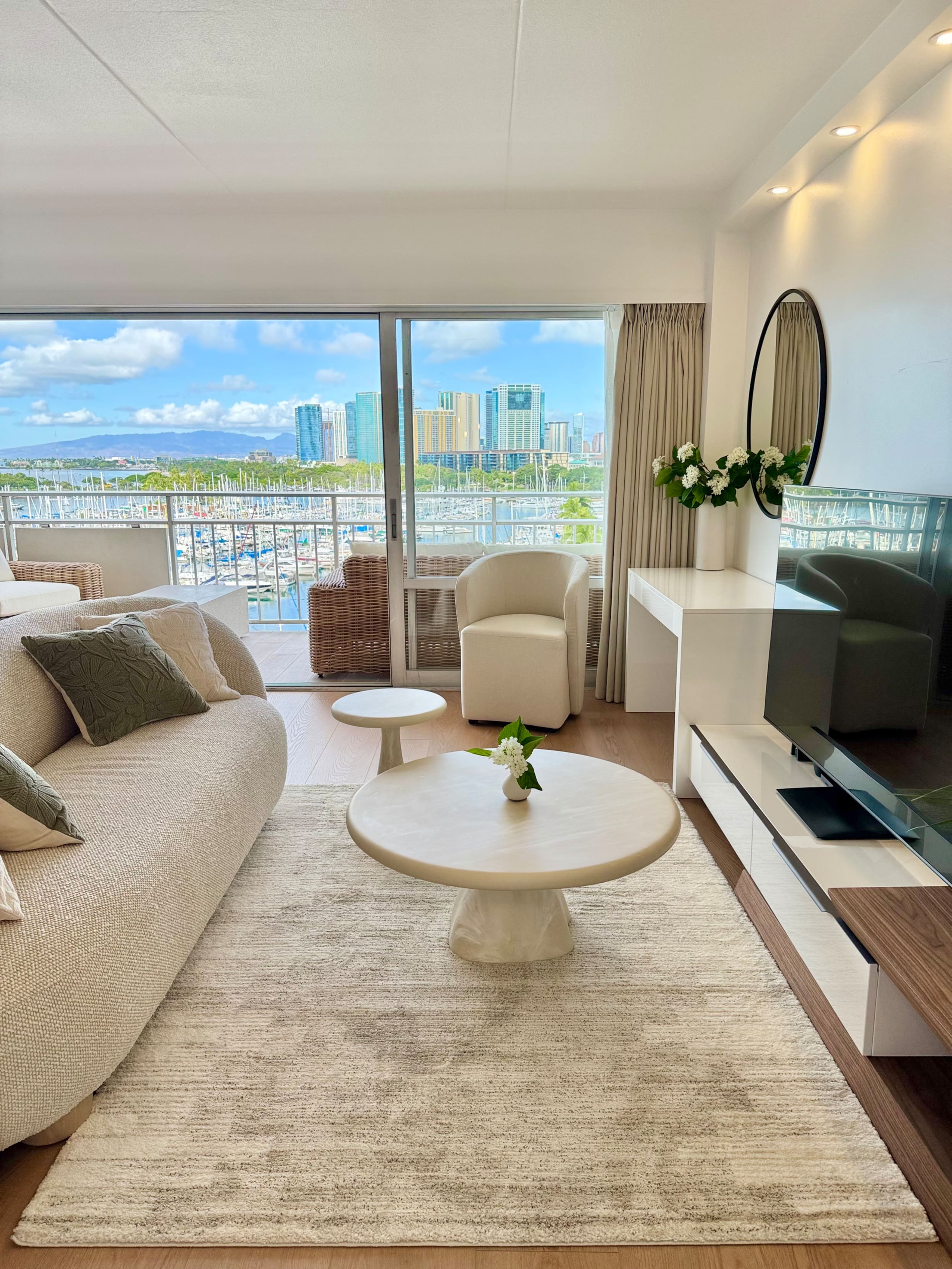 Condo in Honolulu · ★4.93 · 1 bedroom · 2 beds · 1 private bath - Image 10