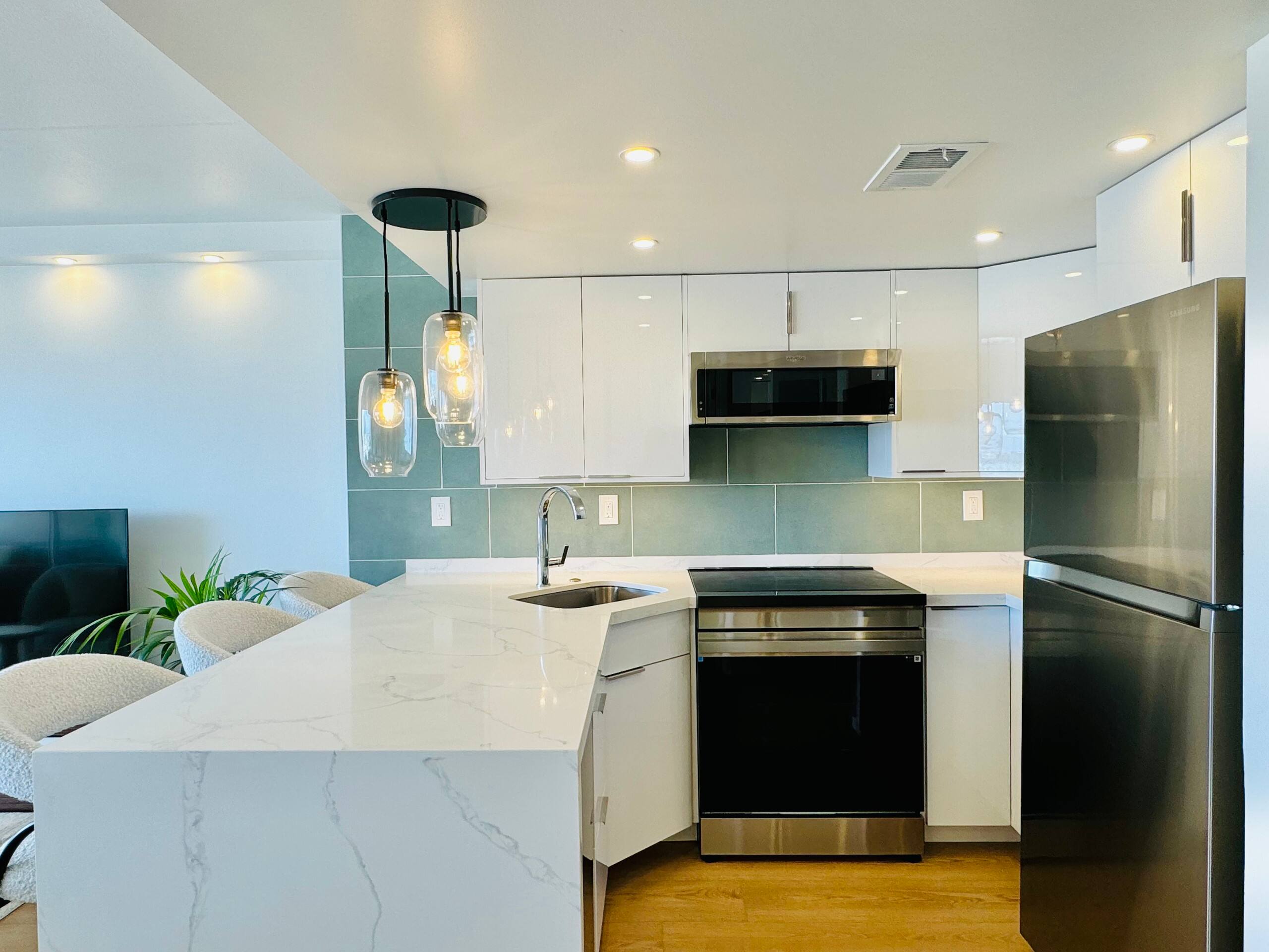 Condo in Honolulu · ★4.93 · 1 bedroom · 2 beds · 1 private bath - Image 31