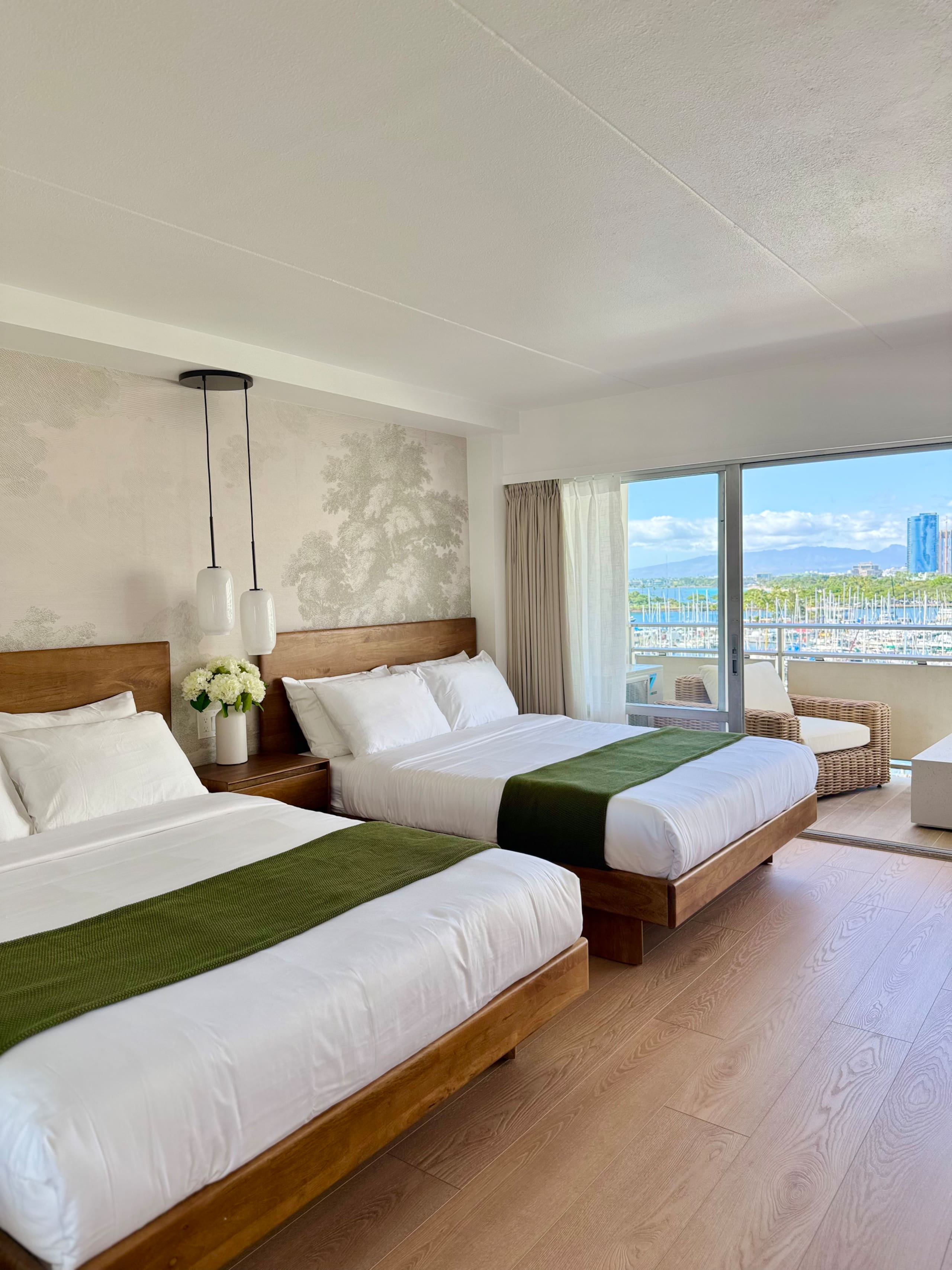 Condo in Honolulu · ★4.93 · 1 bedroom · 2 beds · 1 private bath - Image 5