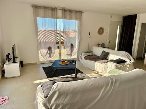 20 min from the Beaches, Villa Clim, wifi, garden, Parking