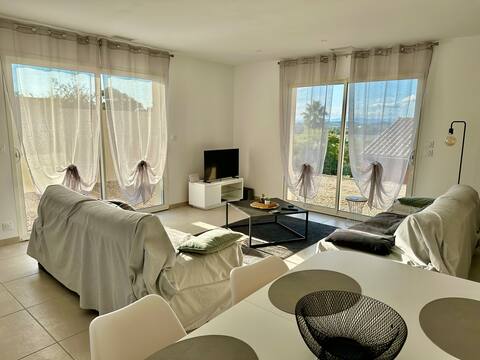 20 min from the Beaches, Villa Clim, wifi, garden, Parking