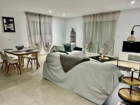 20 min from the Beaches, Villa Clim, wifi, garden, Parking