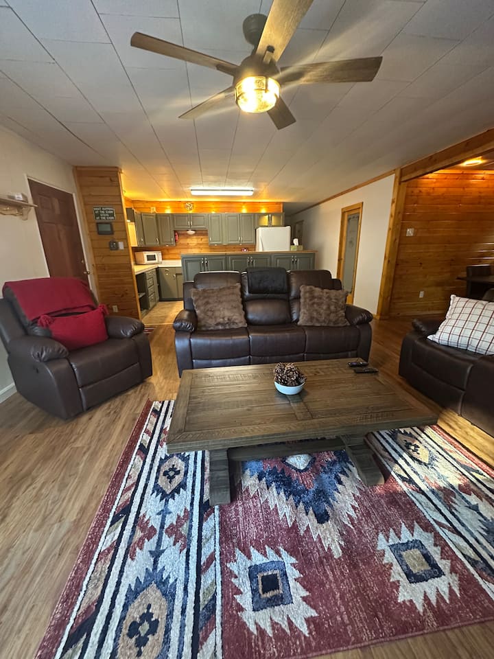 Ponderosa · 2br Pet‑friendly Cabin W/ Deck - Cloudcroft, NM