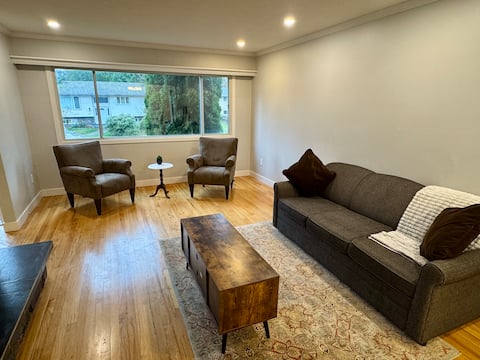 Air conditioned - 3 King beds, Sofa Bed, Fireplace