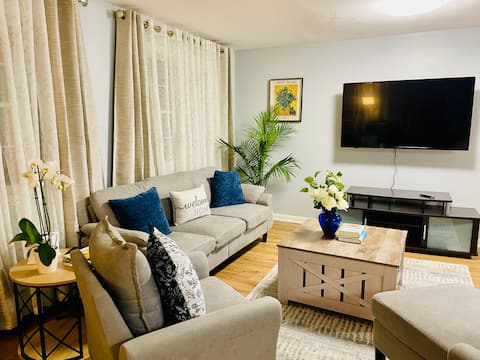 Top performing Airbnb: Cozy Townhouse in Marblehead 10 min to Salem in Marblehead