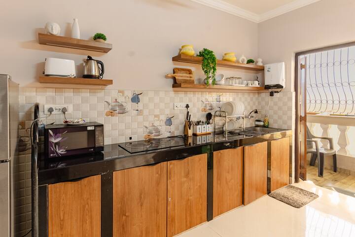 Full kitchen image 1