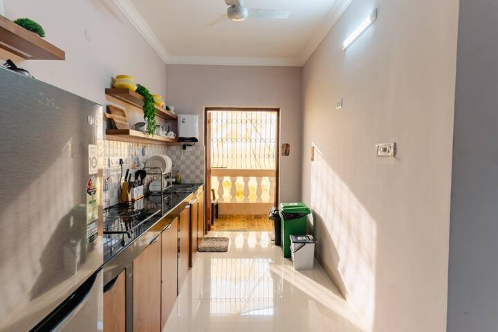 Full kitchen image 2